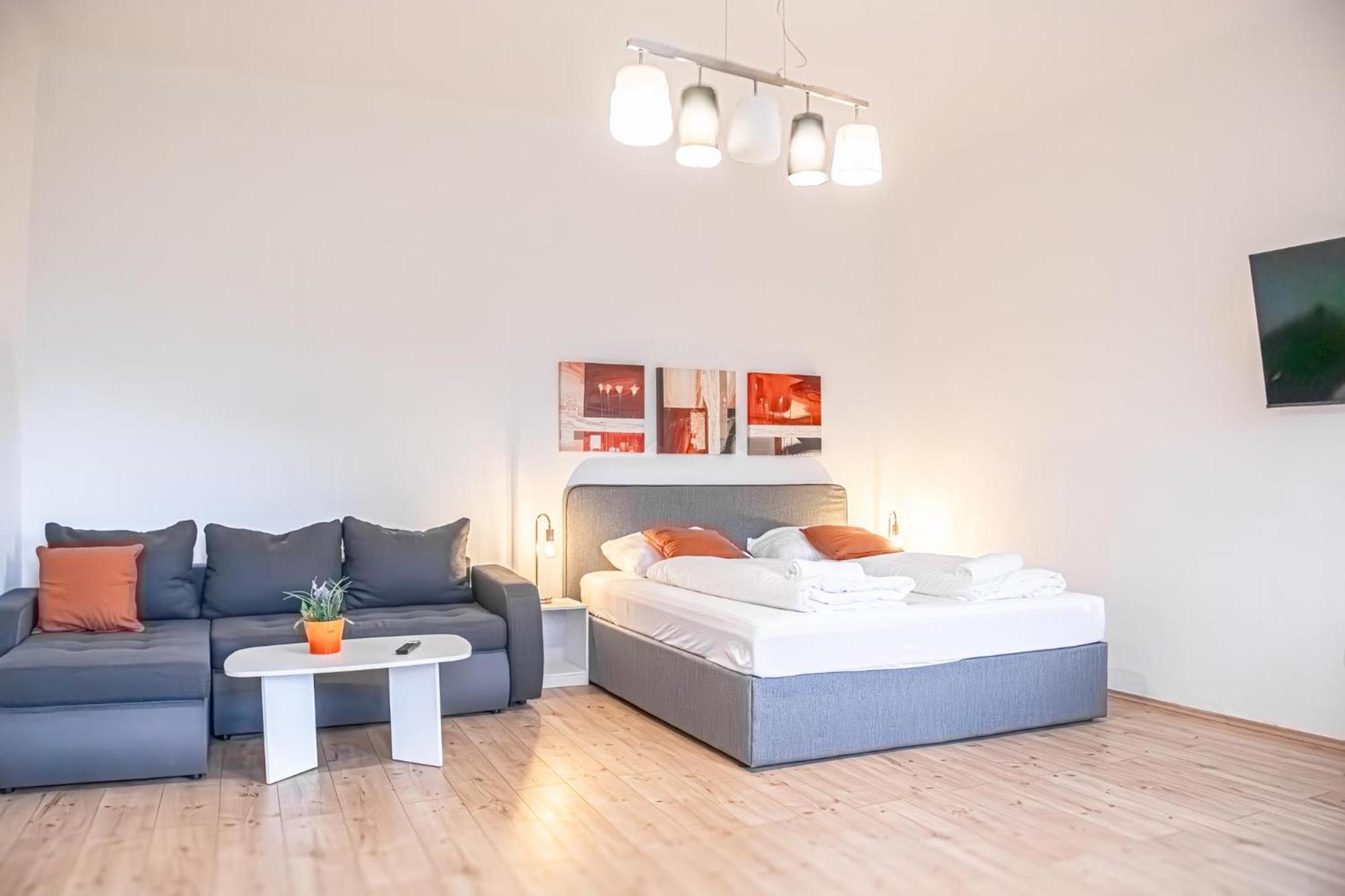 Affordable 2 Apts For 16p 4br Great For Families Apartment *