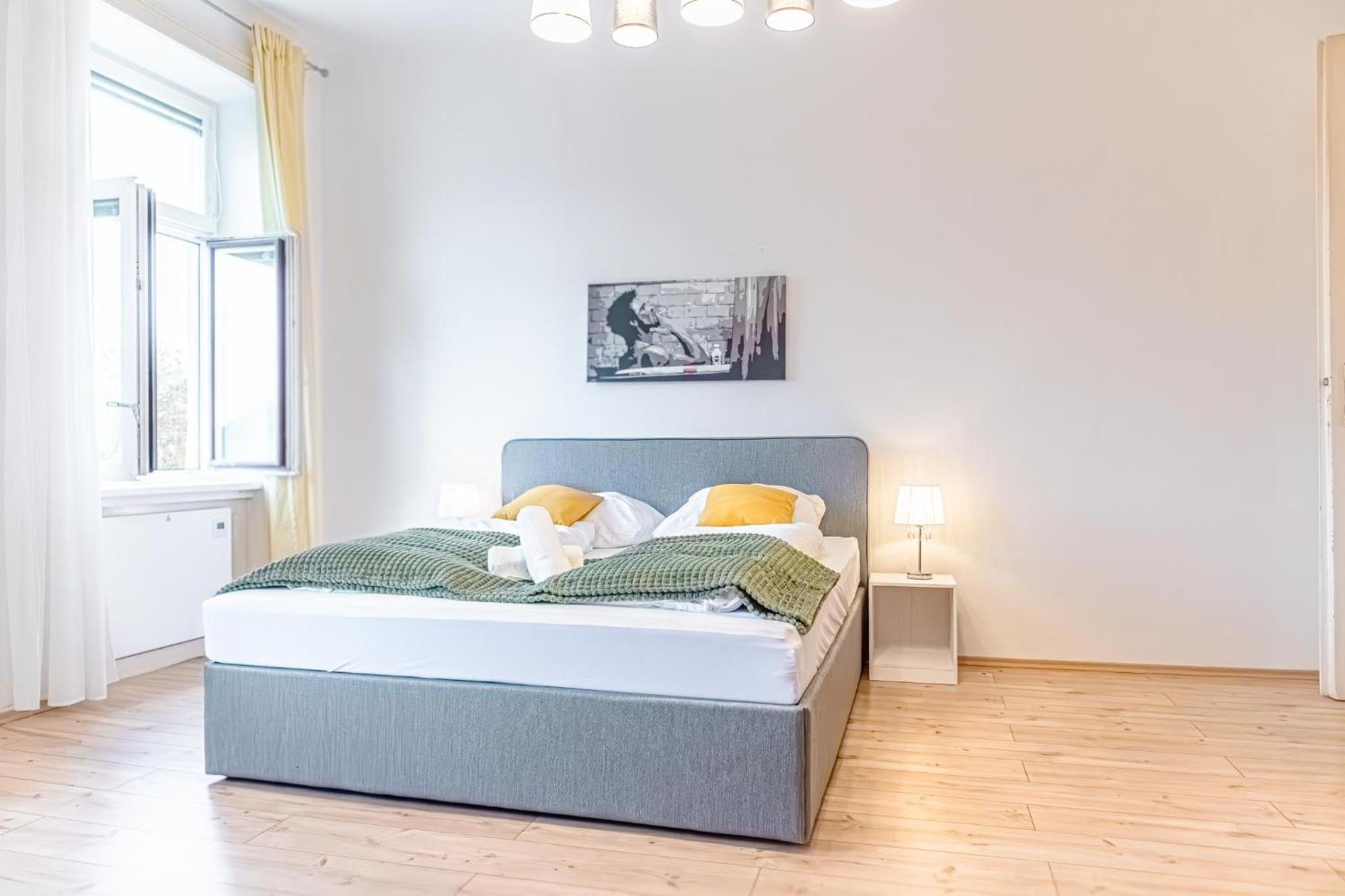 Affordable 2 Apts For 16p 4br Great For Families Vienna