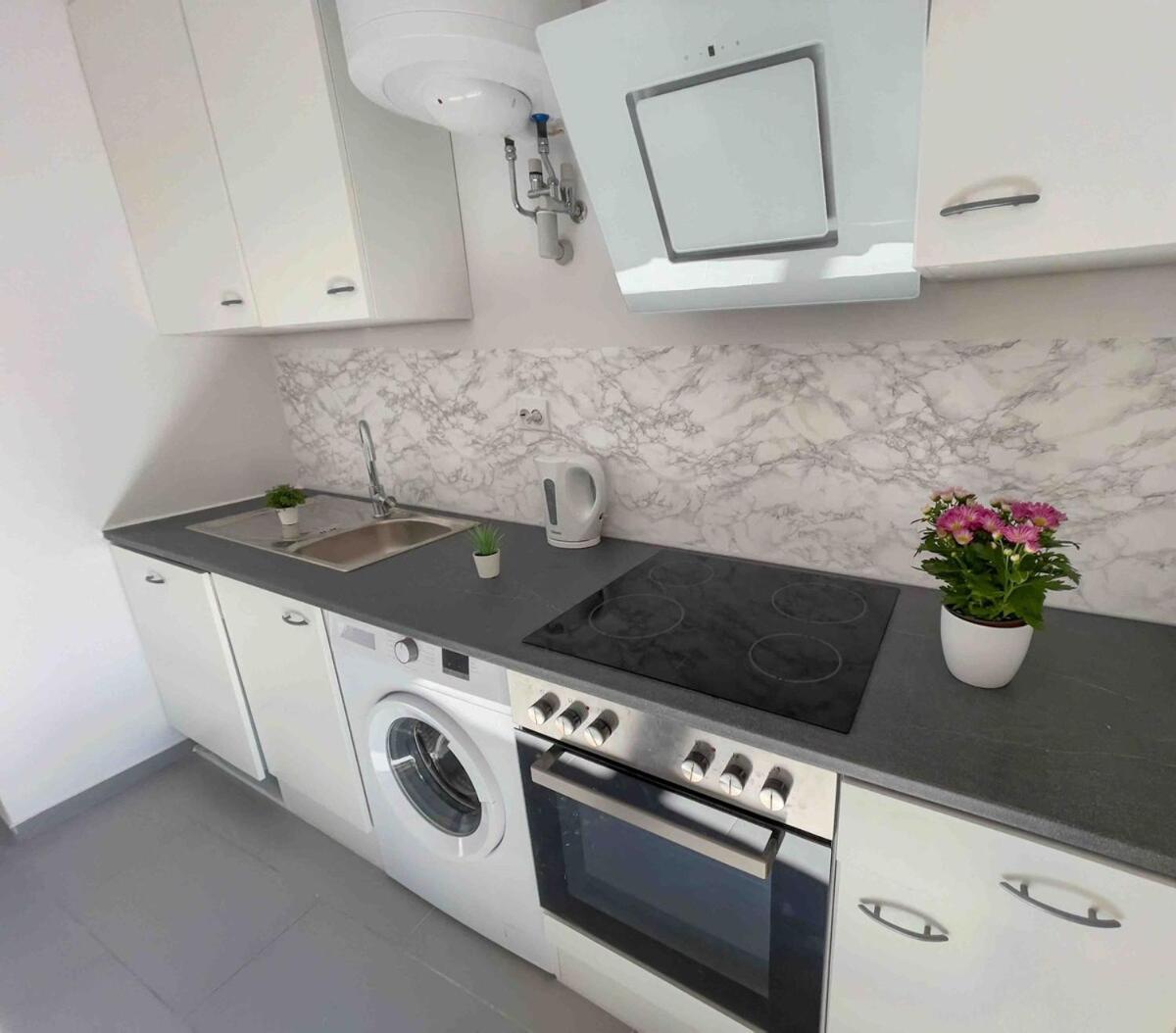 Cosy Near Center & Station Apartment Vienna