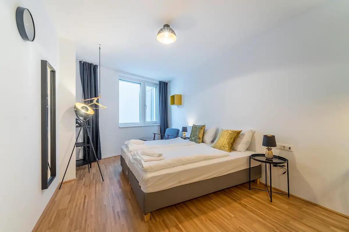 At Station I 3 Minutes To Shopping Street I High Speed Wifi Apartment Vienna