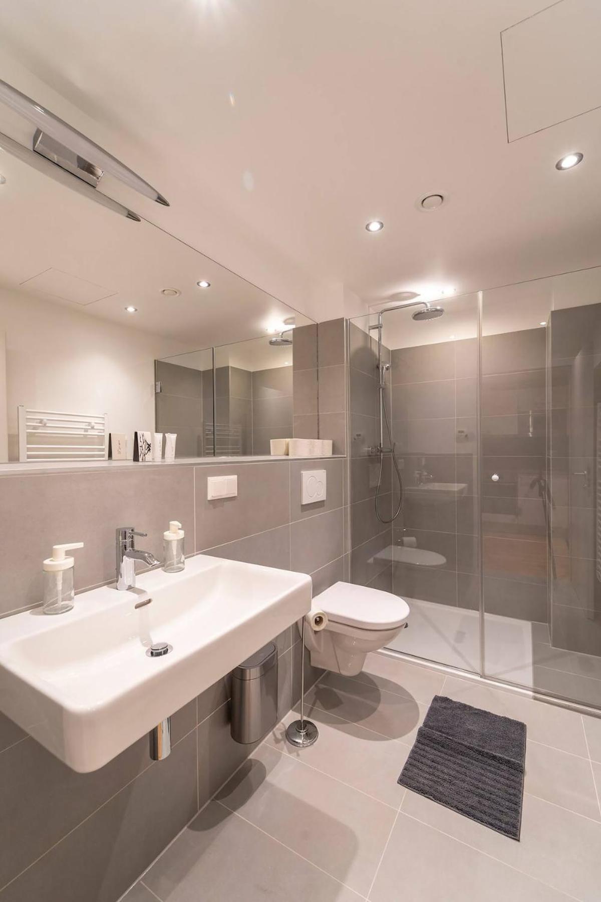 Apartment At Station I 3 Minutes To Shopping Street I High Speed Wifi *