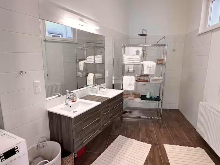 Apartamento Grossraeumige Altbauwohnung Nahe Zentrum
