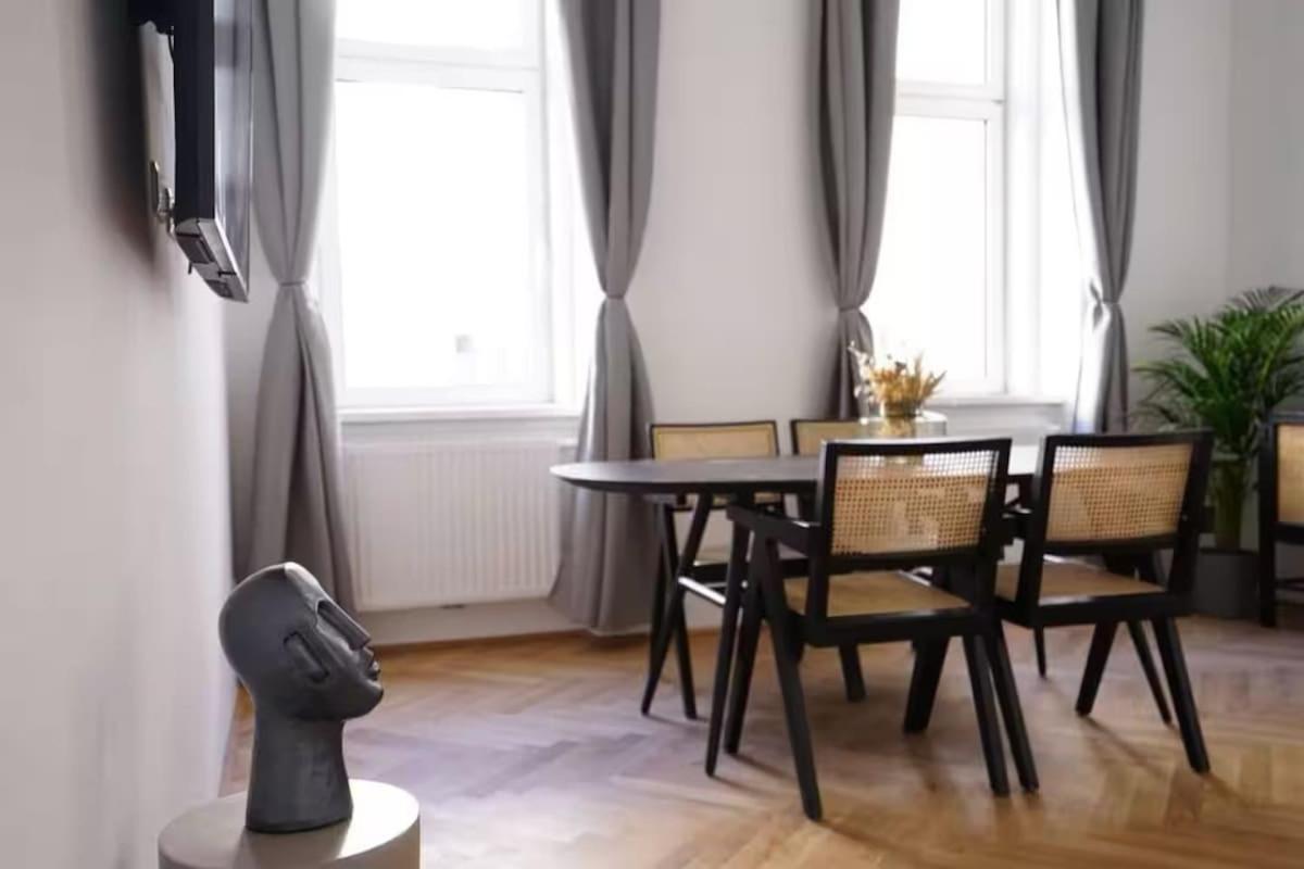 8 Minutes To Inner I 5 Min Walk To Metro I Wifi Apartment *
