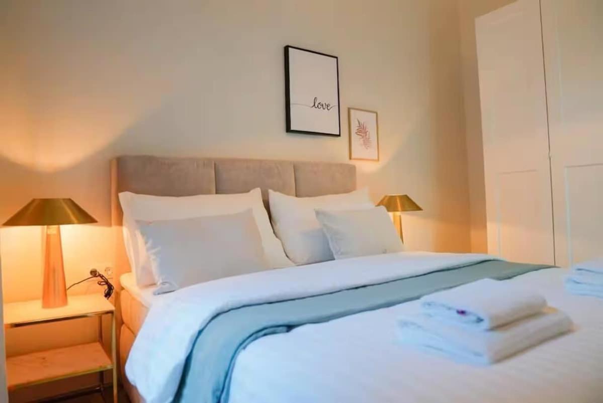 8 Minutes To Inner I 5 Min Walk To Metro I Wifi Apartment Vienna