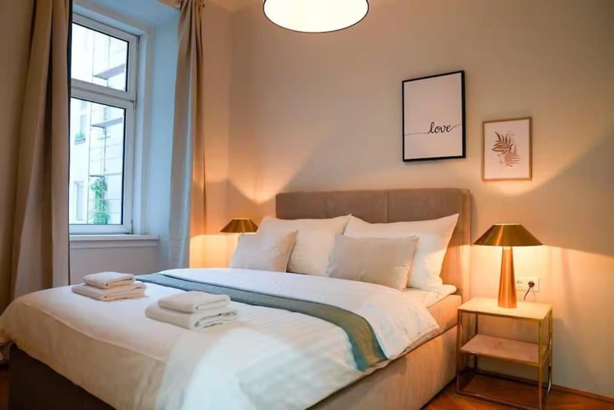 8 Minutes To Inner I 5 Min Walk To Metro I Wifi Apartment *