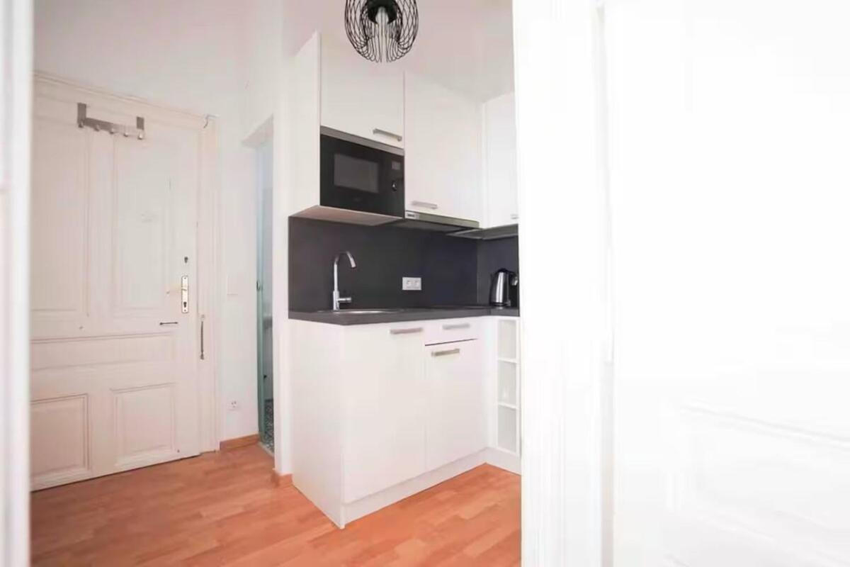 8 Minutes To Inner I 5 Min Walk To Metro I Wifi Apartment Vienna