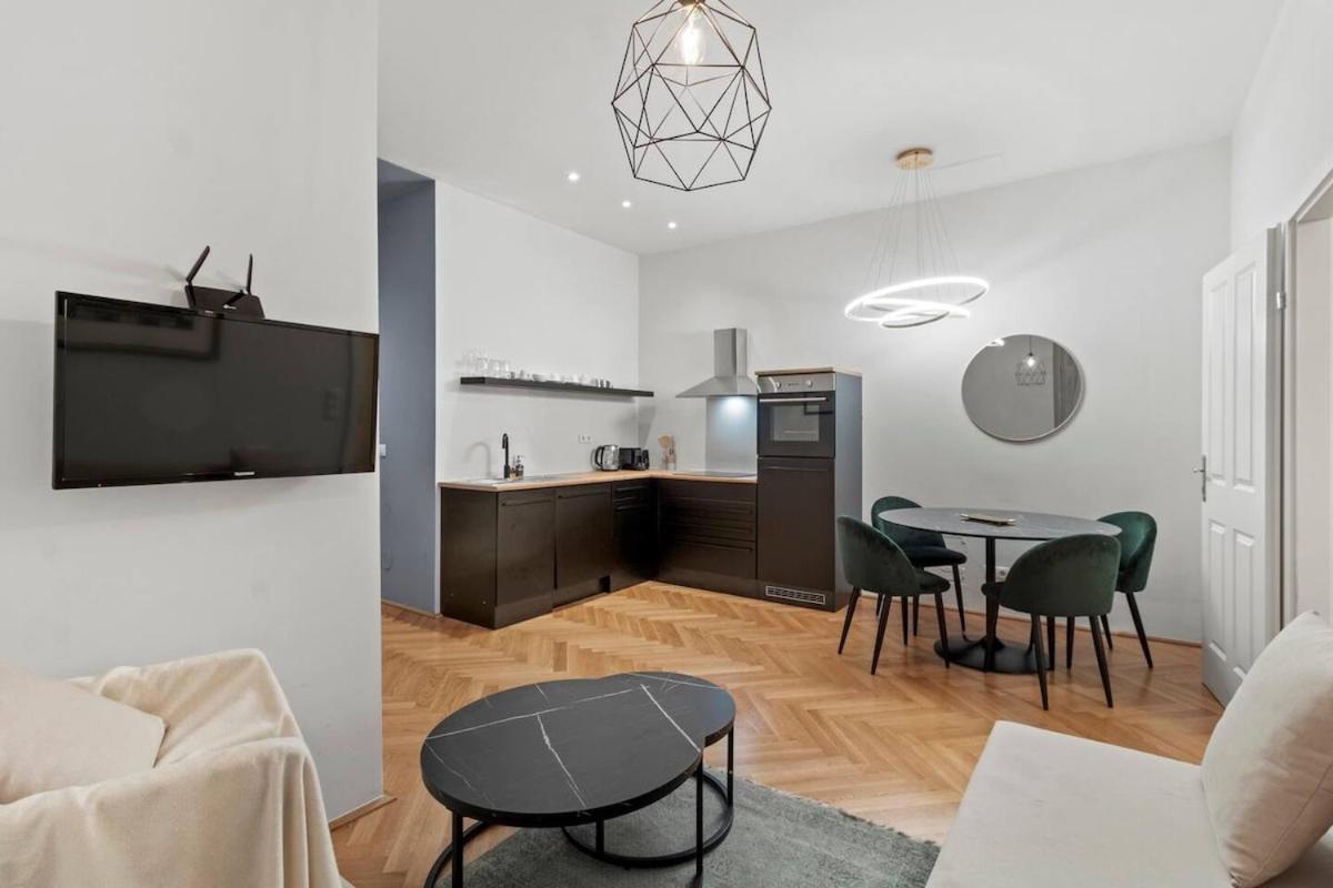 8 Minutes To Inner I 5 Min Walk To Metro I Wifi Apartment *
