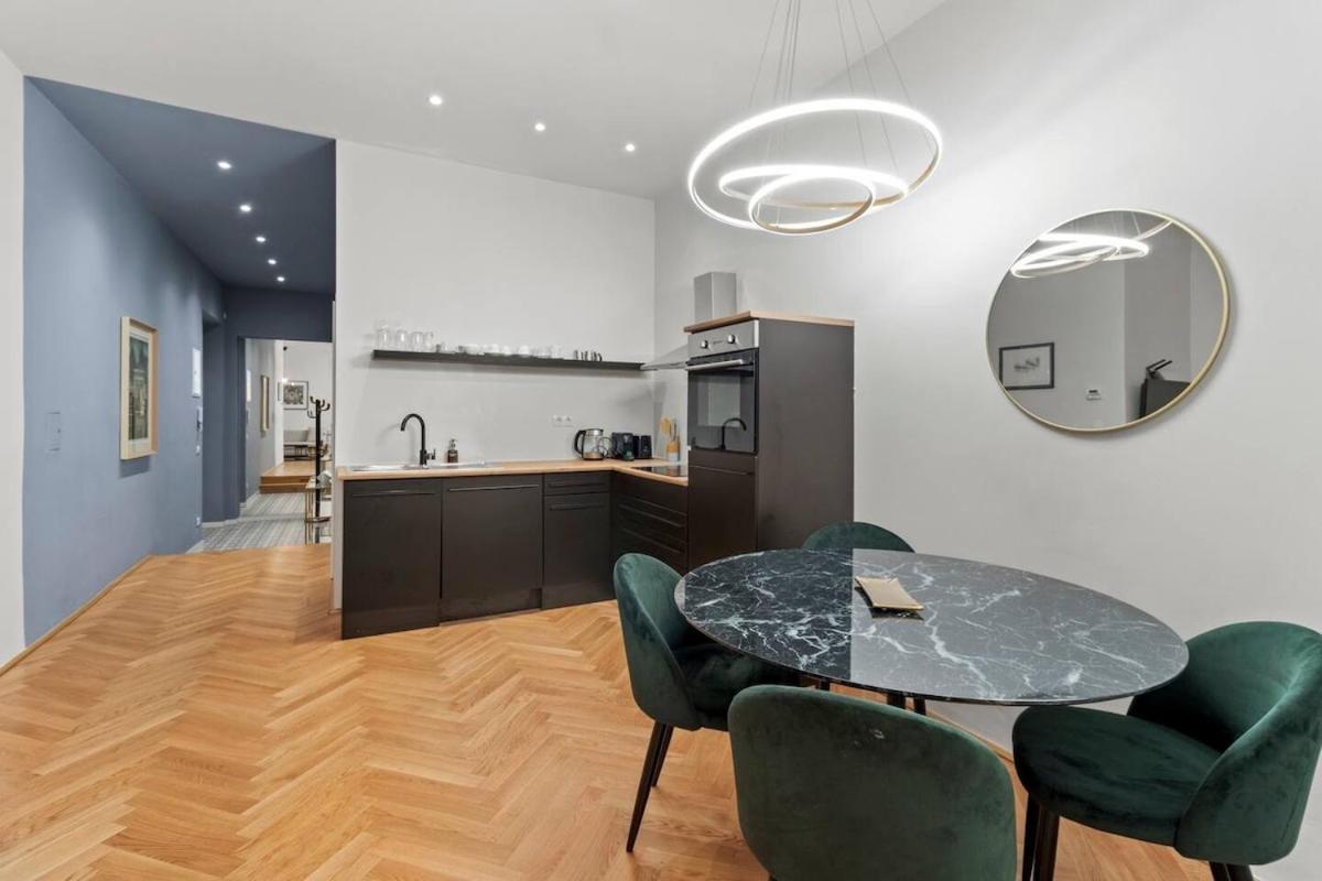 8 Minutes To Inner I 5 Min Walk To Metro I Wifi Apartment *