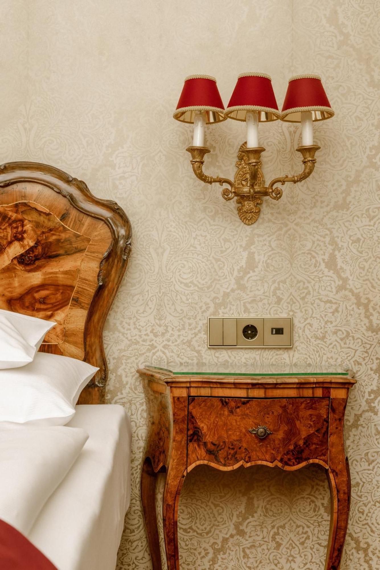 Stefanie - Vienna's Oldest Viena