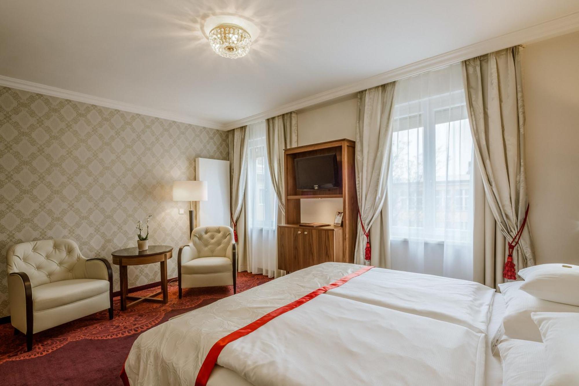 Stefanie - Vienna's Oldest 4*