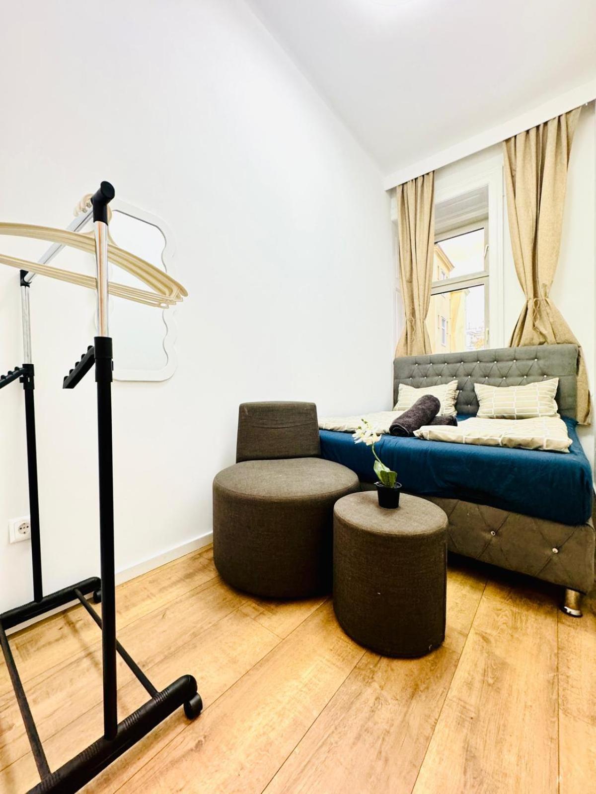 Cozy 9br Shared Apartment, Only 12min Walk To Augarten Apartment