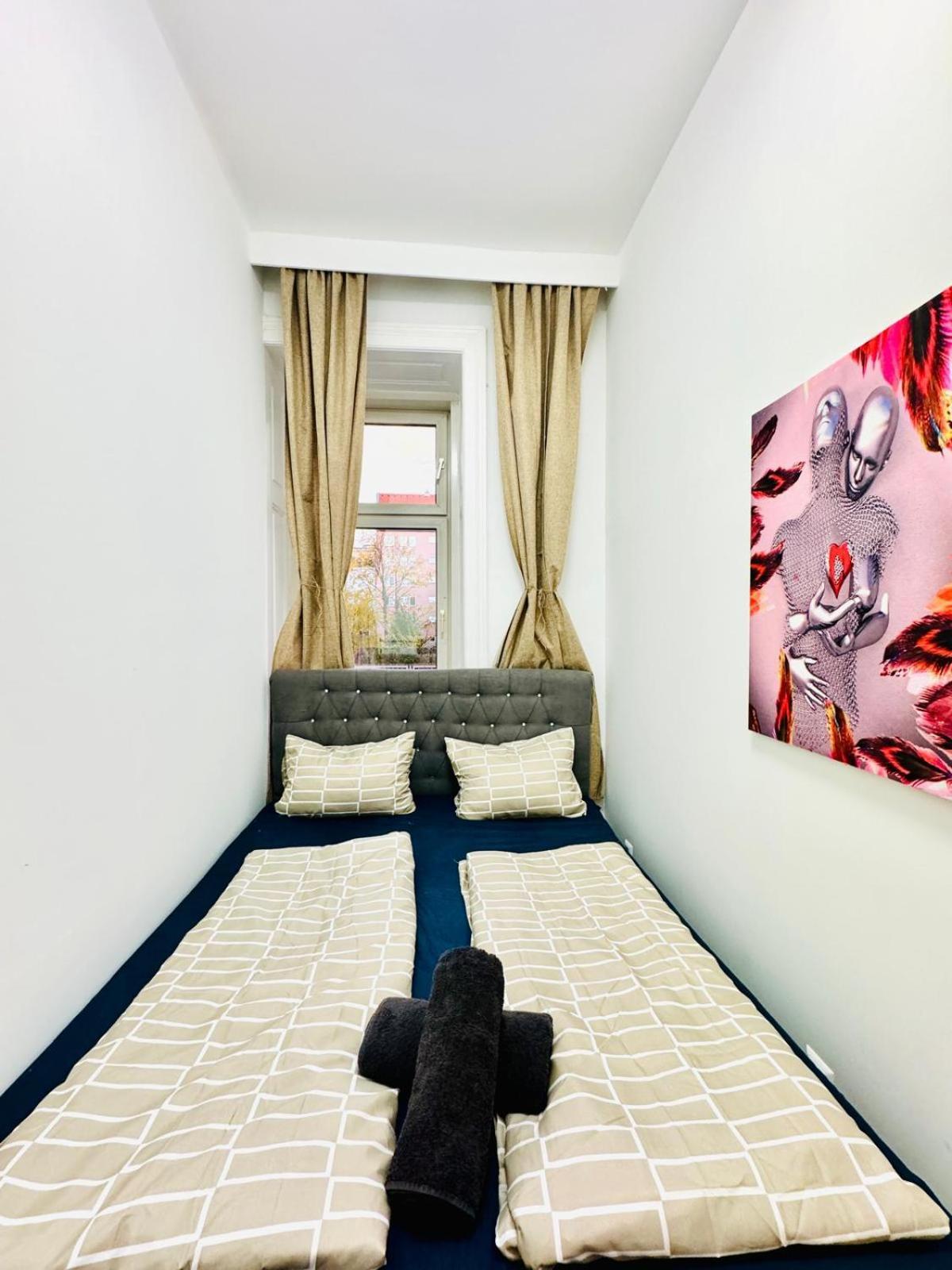Cozy 9br Shared Apartment, Only 12min Walk To Augarten Apartment *