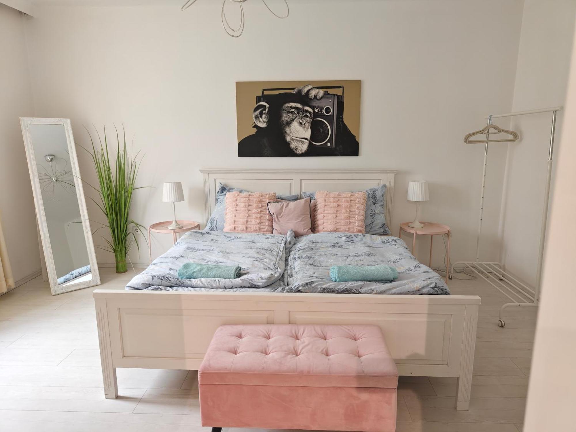 The White - Great Ferris Wheel Apartment *