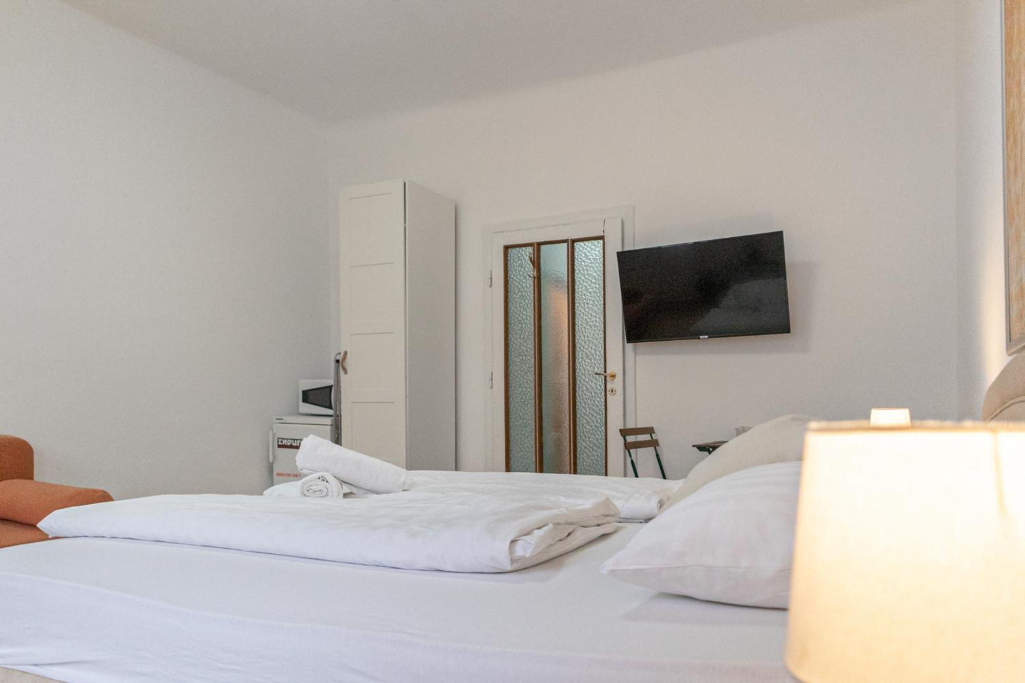 Apartment Budget - Near Wiener Stadthalle Ideal For Longstays