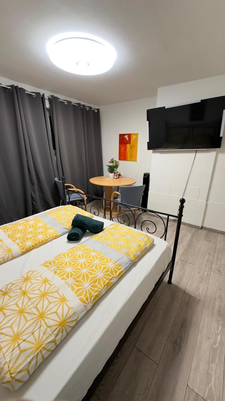 Exquisite In Shared With Garden & Parking Wien