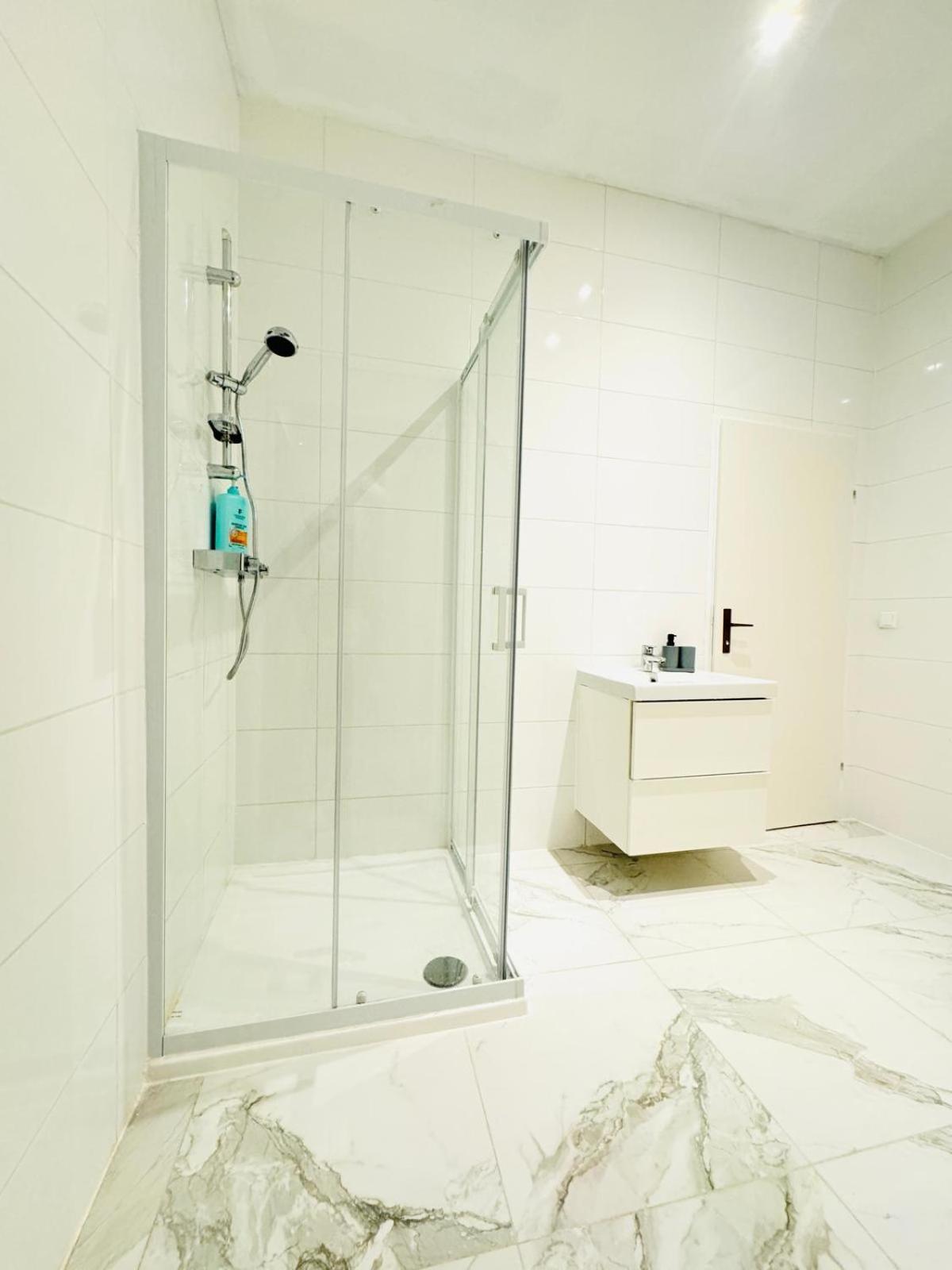Apartment 5br Apartment, Only 10min Walk To Matzleinsdorfer Platz Vienna