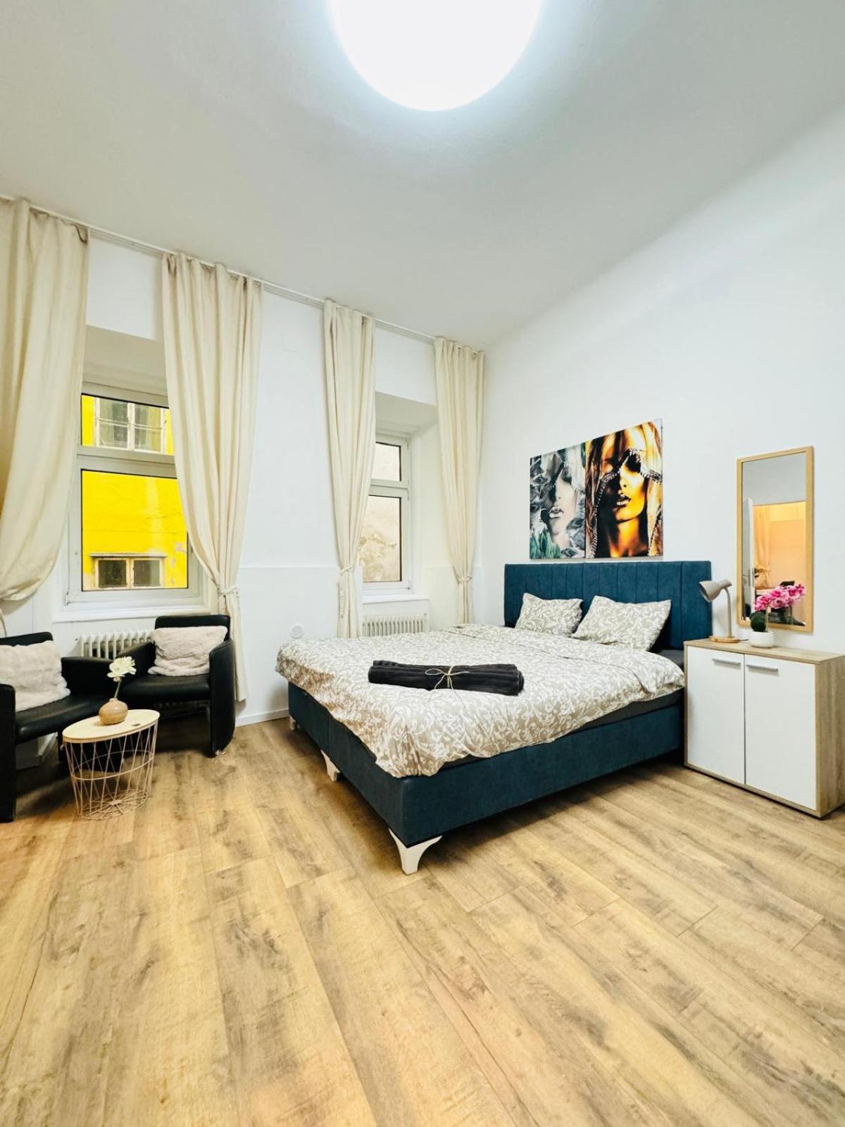 Apartment 5br Apartment, Only 10min Walk To Matzleinsdorfer Platz *