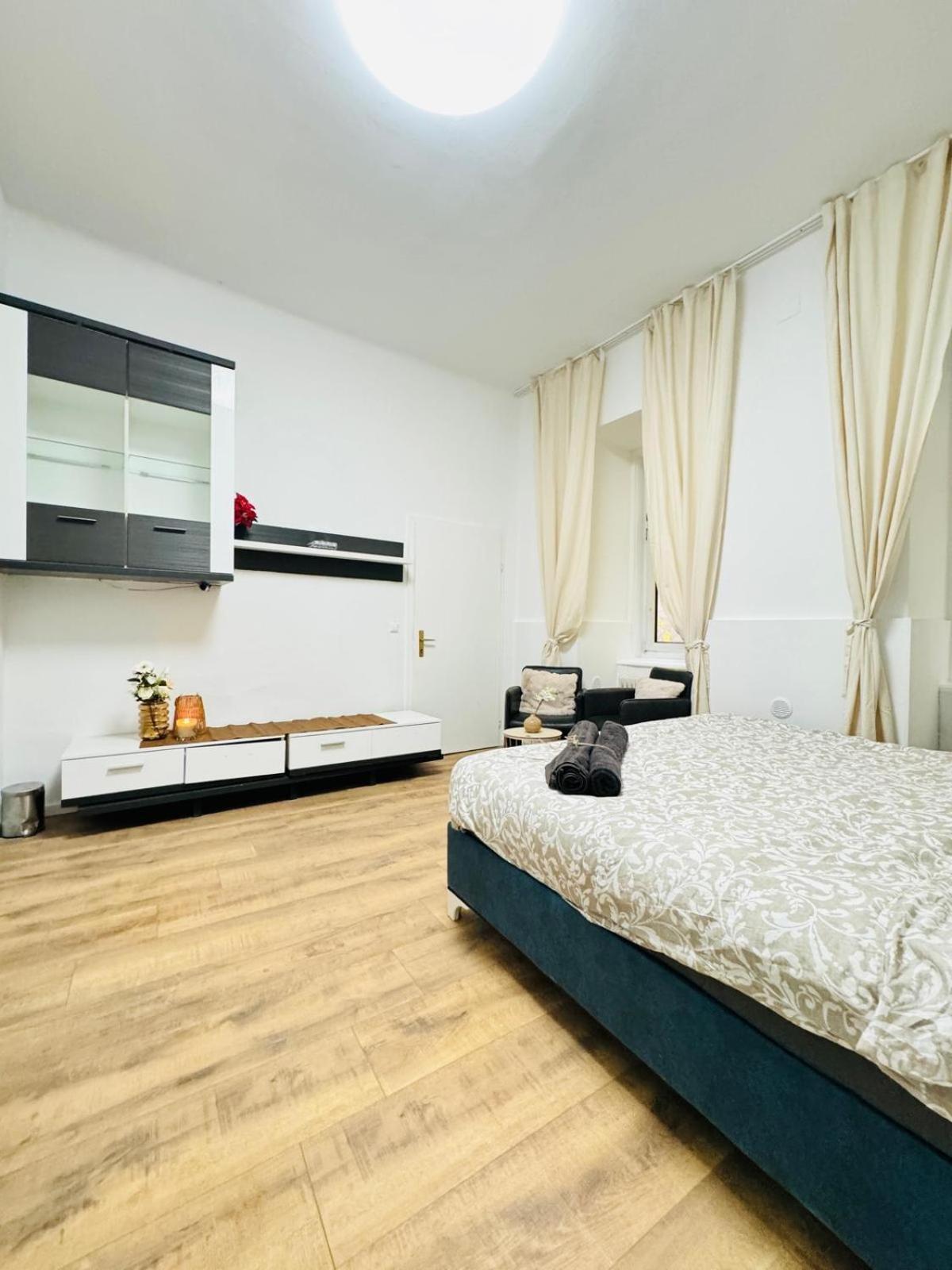 5br Apartment, Only 10min Walk To Matzleinsdorfer Platz Apartment Vienna