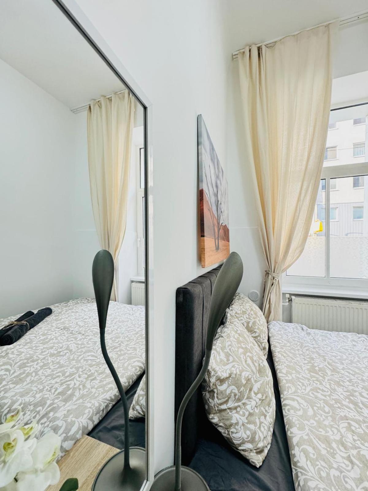 Apartment 5br Apartment, Only 10min Walk To Matzleinsdorfer Platz Vienna
