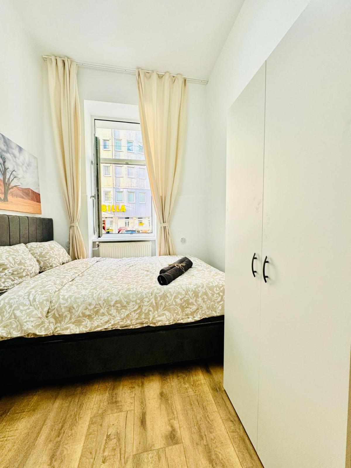Apartment 5br Apartment, Only 10min Walk To Matzleinsdorfer Platz *