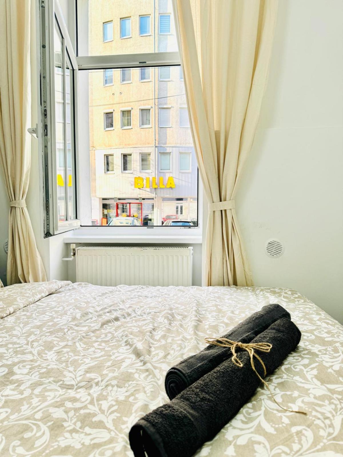 Apartment 5br Apartment, Only 10min Walk To Matzleinsdorfer Platz *