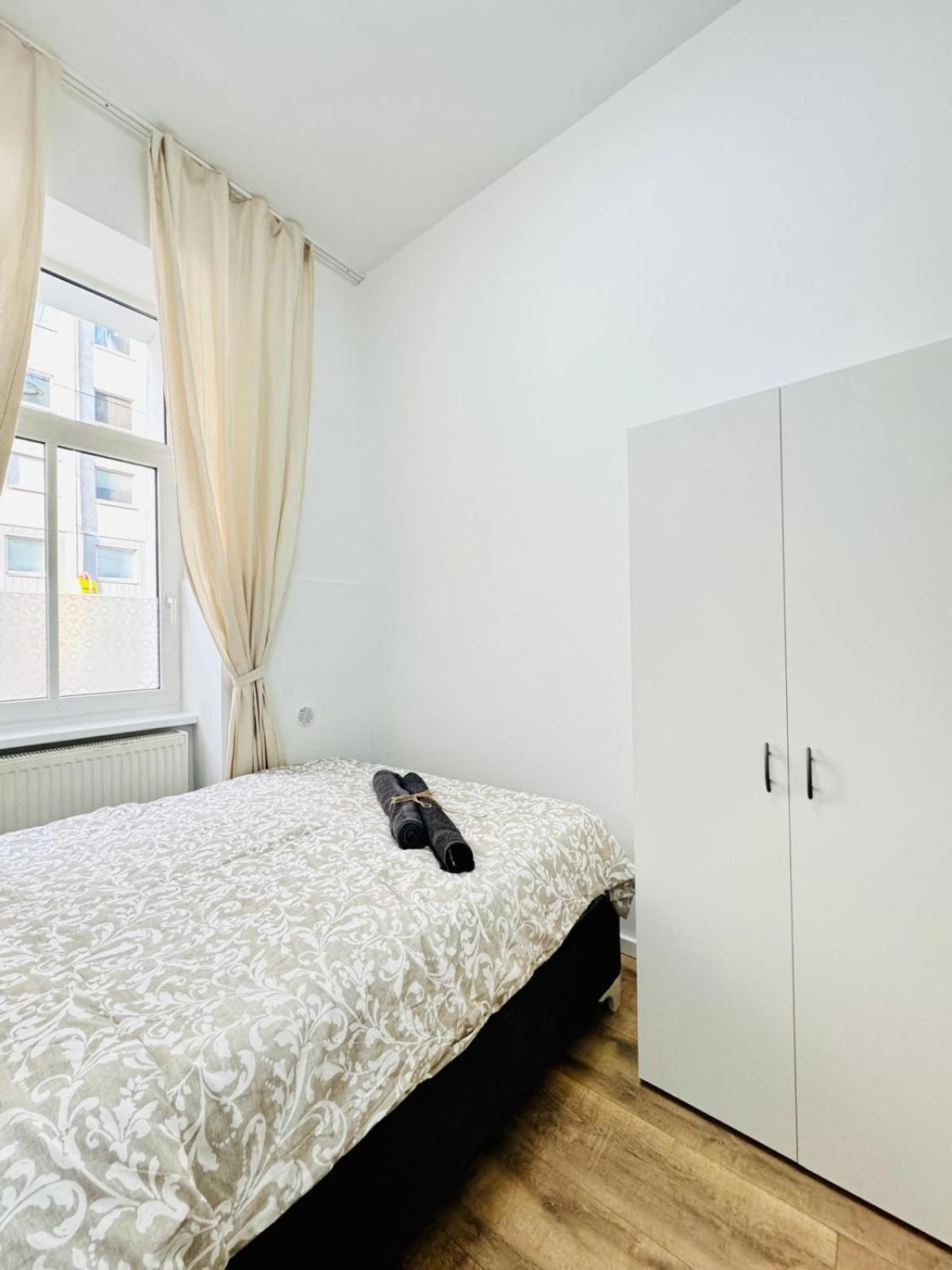 Apartment 5br Apartment, Only 10min Walk To Matzleinsdorfer Platz *