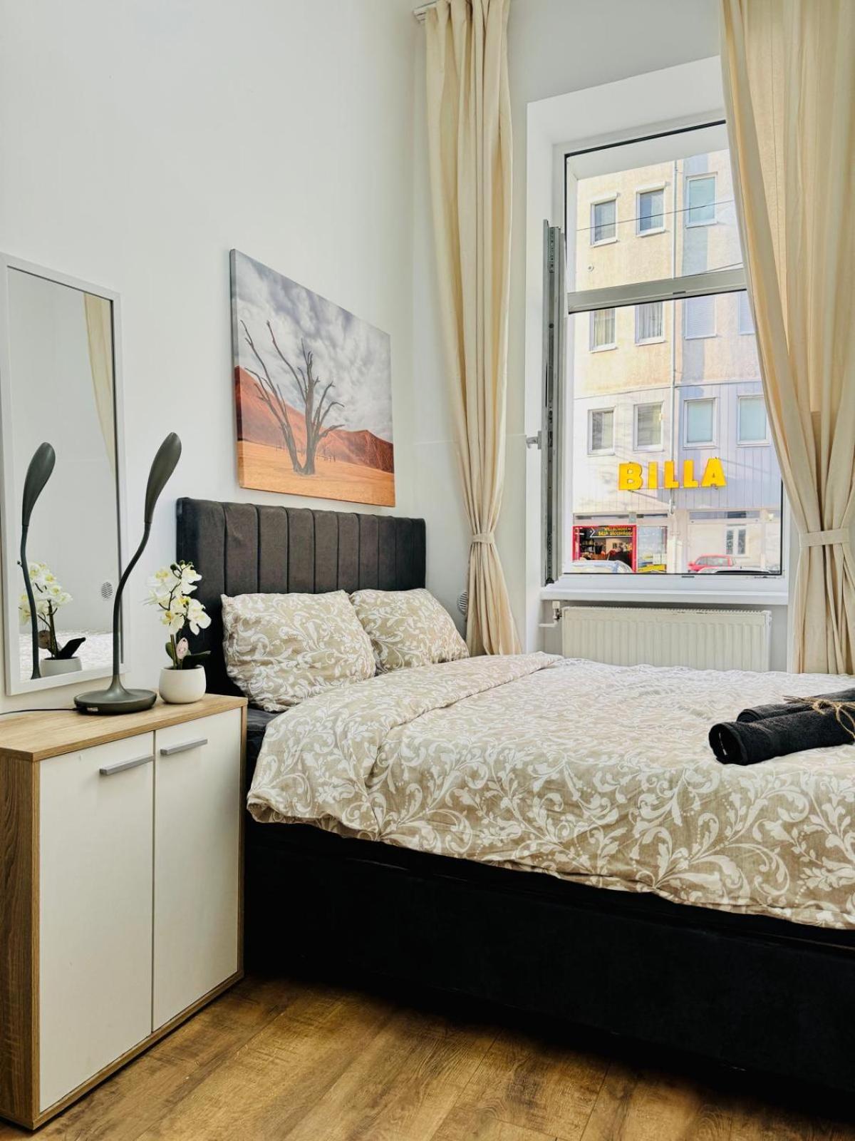 Apartment 5br Apartment, Only 10min Walk To Matzleinsdorfer Platz Vienna