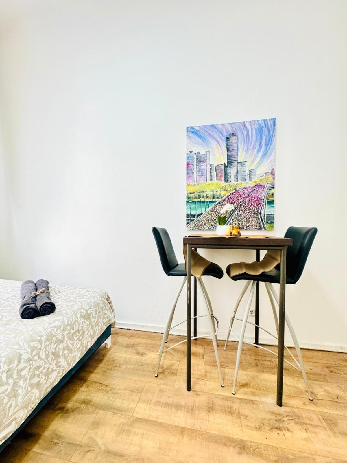 Apartment 5br Apartment, Only 10min Walk To Matzleinsdorfer Platz Vienna