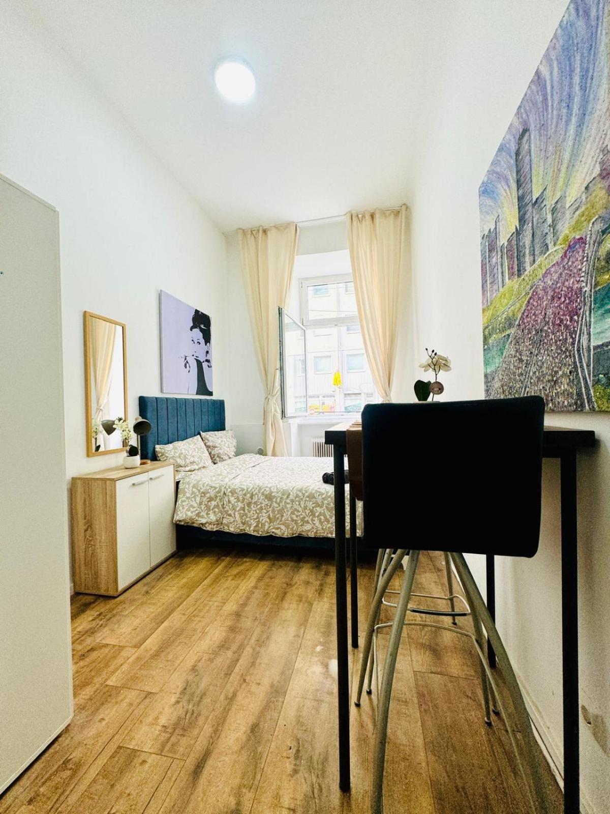 Apartment 5br Apartment, Only 10min Walk To Matzleinsdorfer Platz Vienna