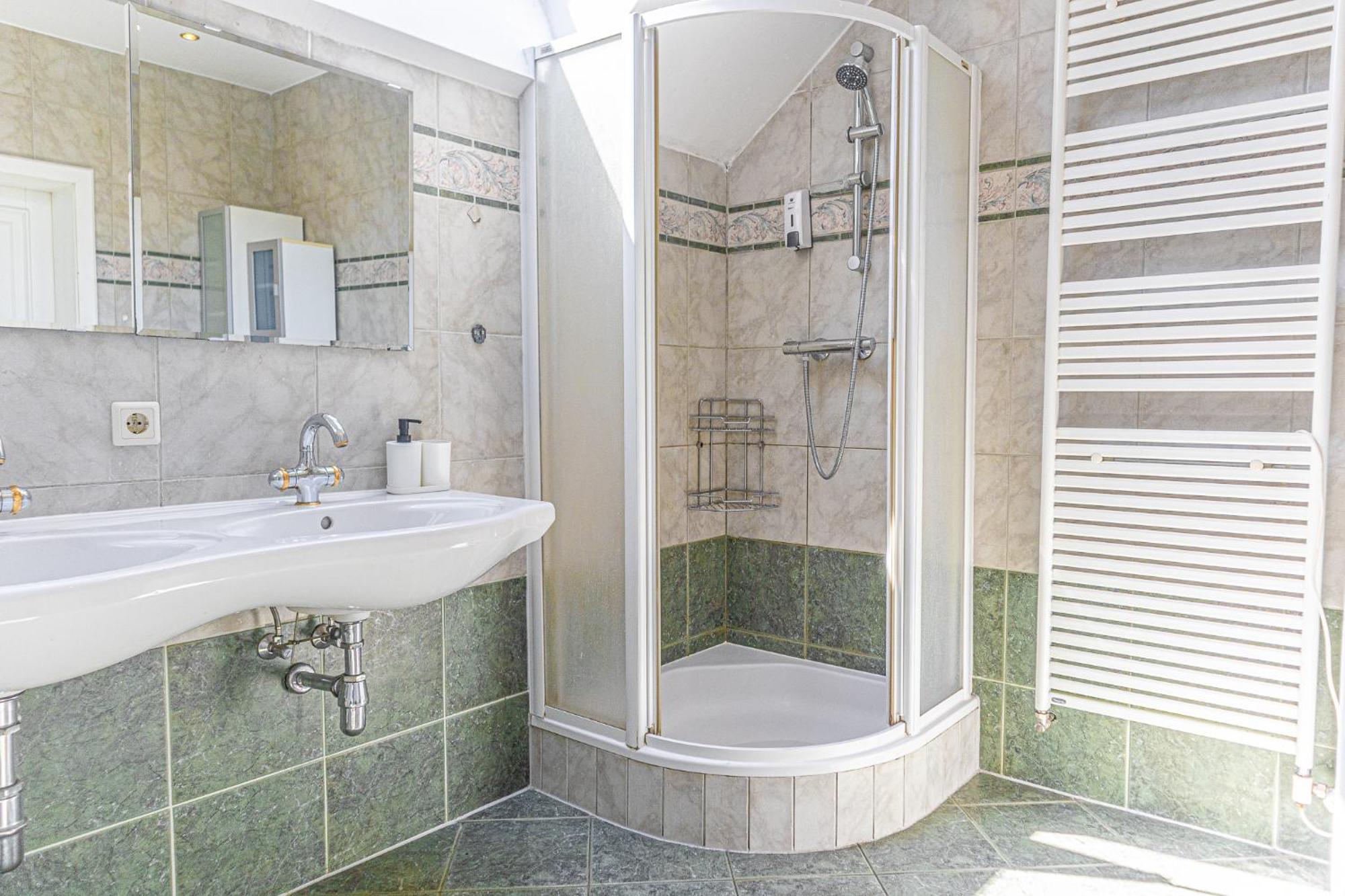 Apartment Exquisite In Shared With Garden & Parking Wien