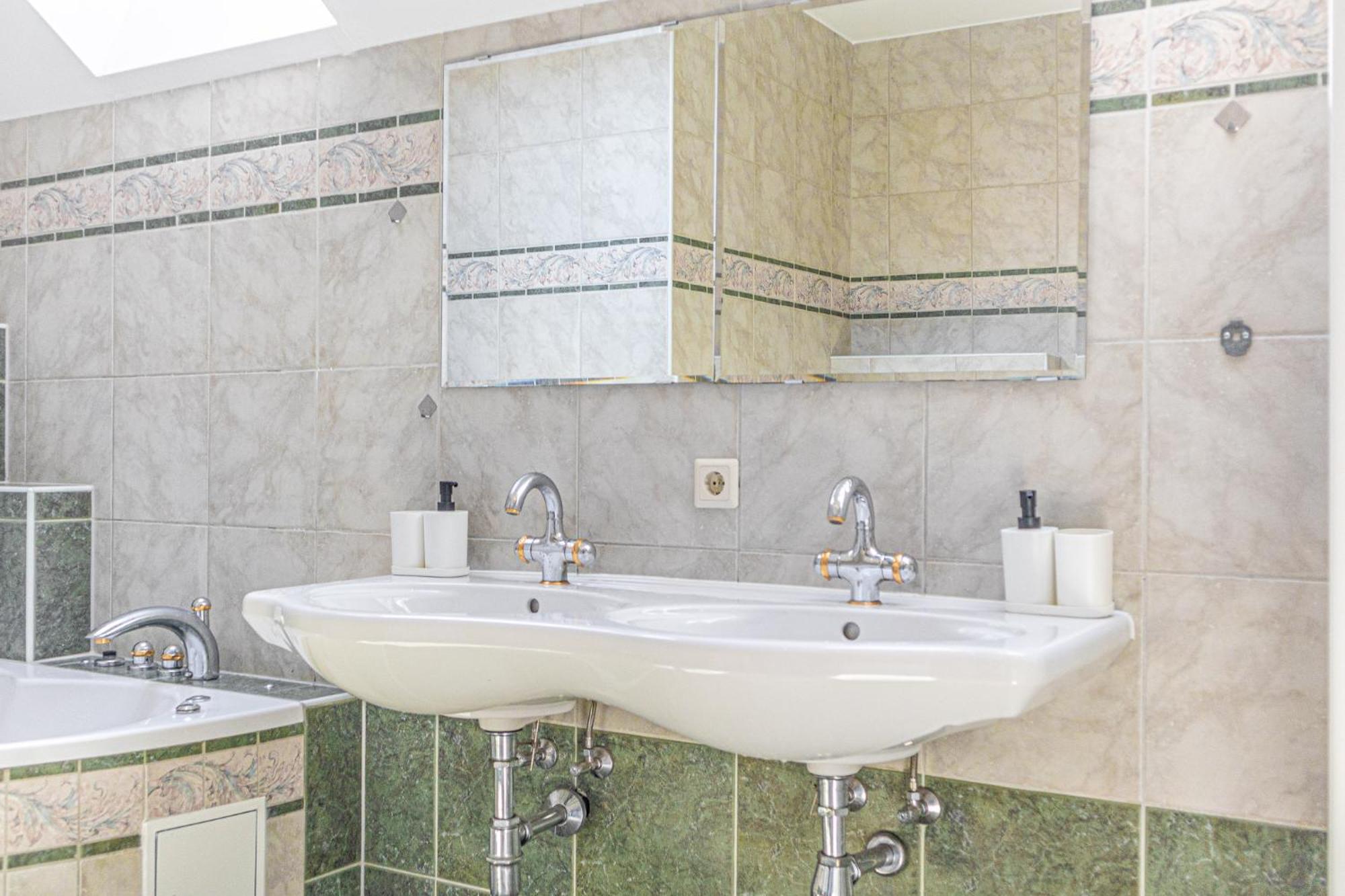 Apartment Exquisite In Shared With Garden & Parking Wien