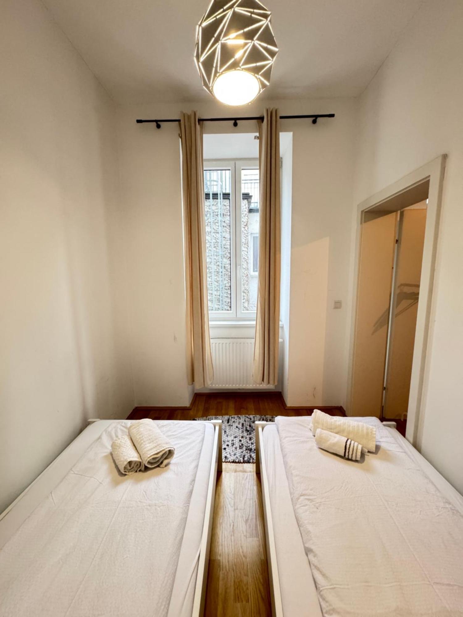 Charming Flat & Balcony Near Station L Bg5 *