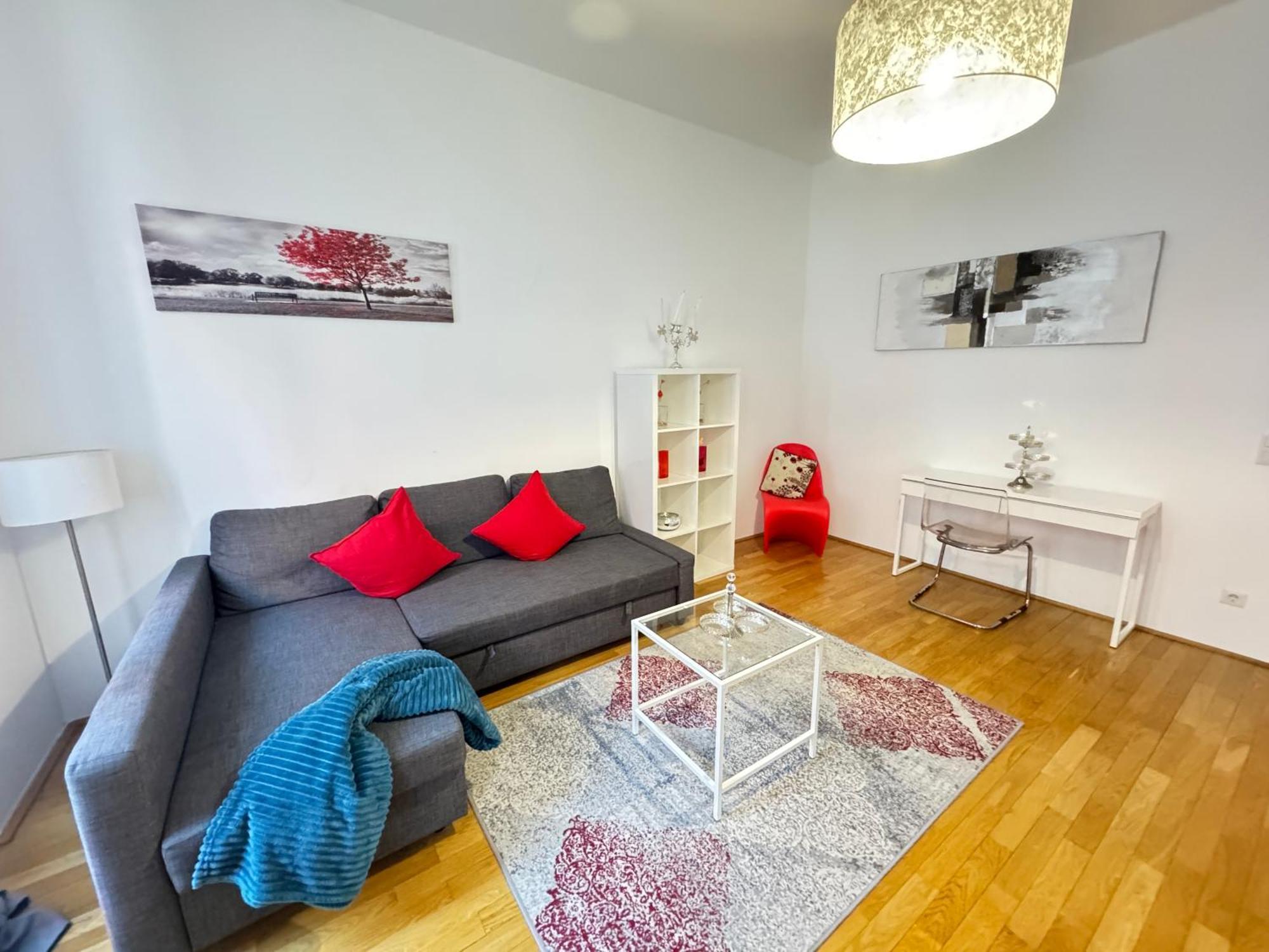Charming Flat & Balcony Near Station L Bg5