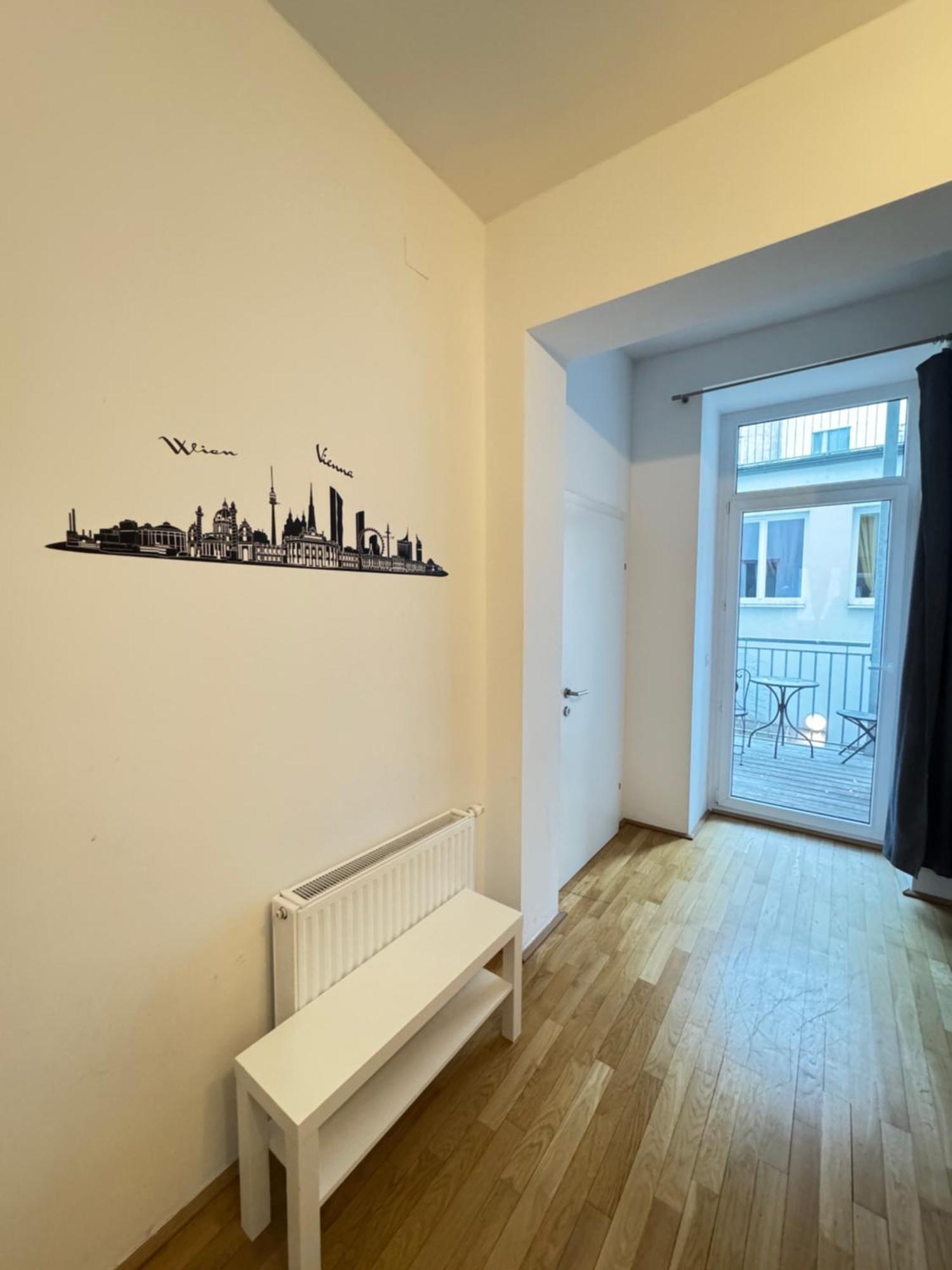 Apartment Charming Flat & Balcony Near Station L Bg5
