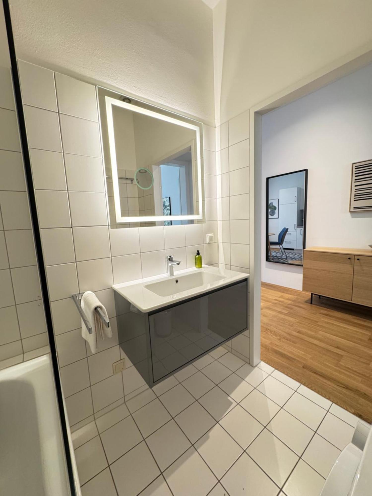 Trendy Zentral Gelegen Apartamento