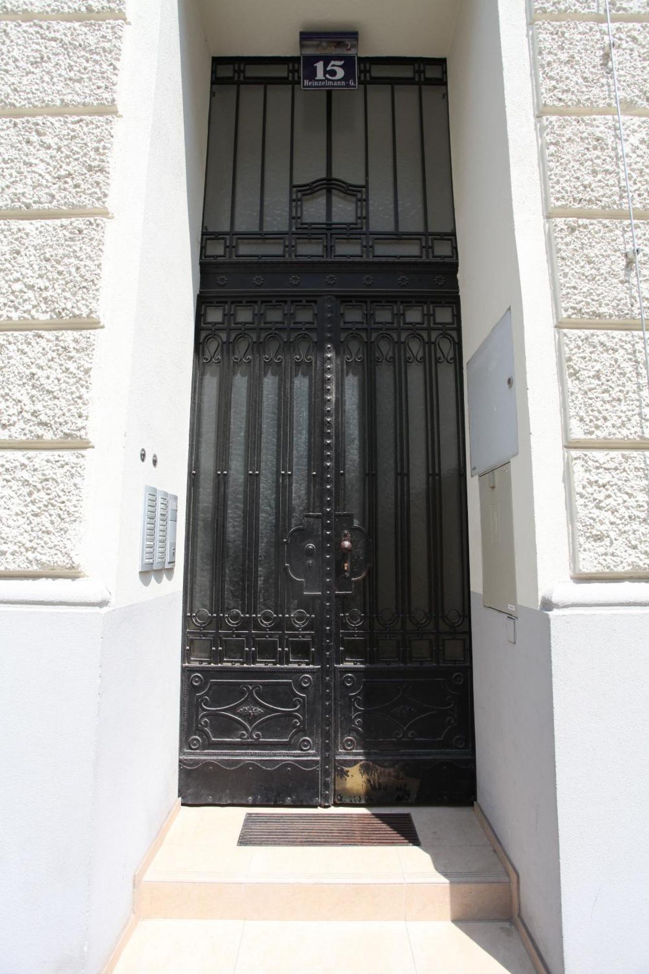 Ruhige Stadtwohnung Mit Balkon *