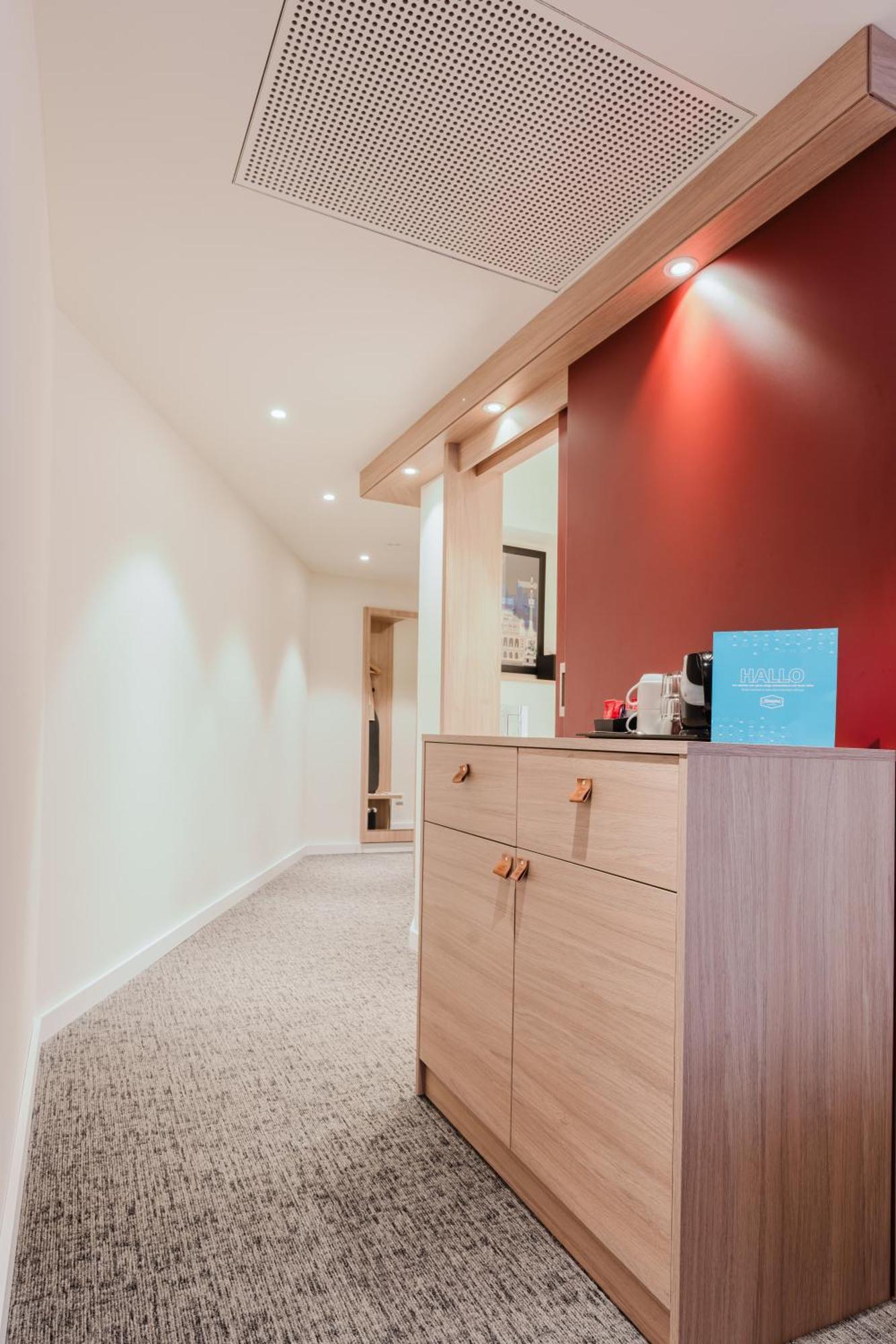 Hampton By Hilton West 3* Viena