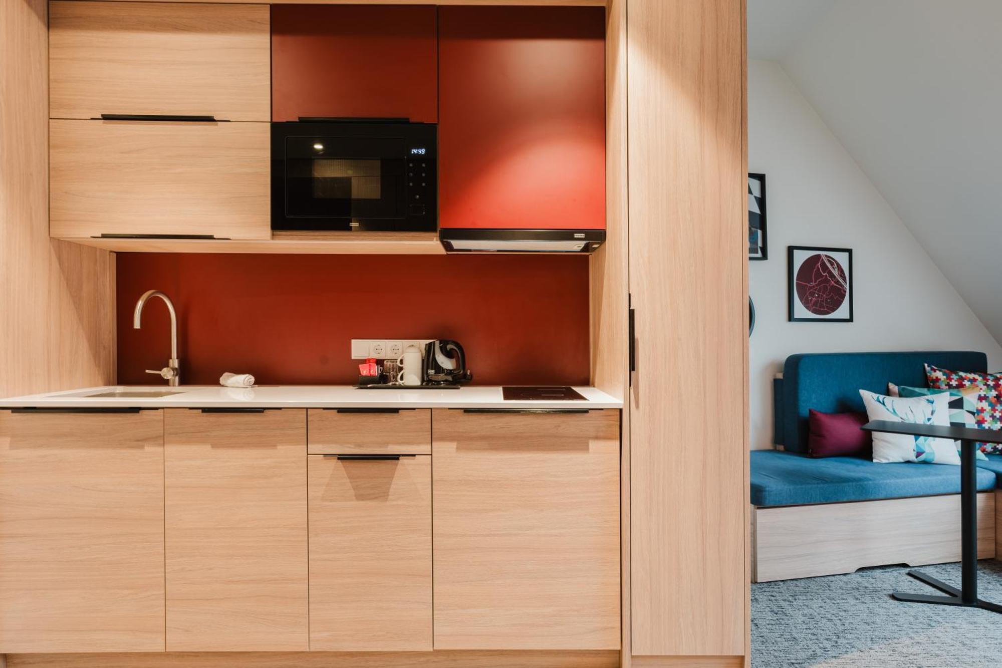 Hampton By Hilton West