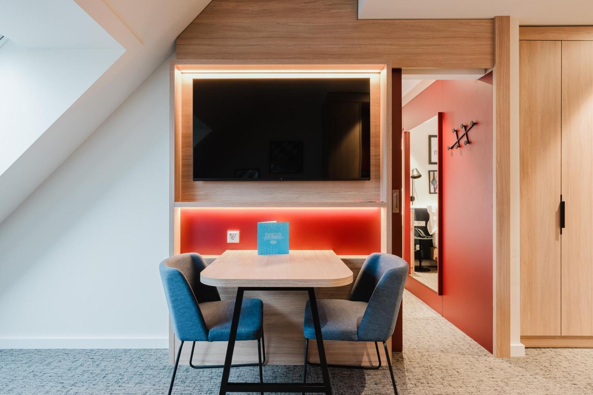 Hampton By Hilton West 3*