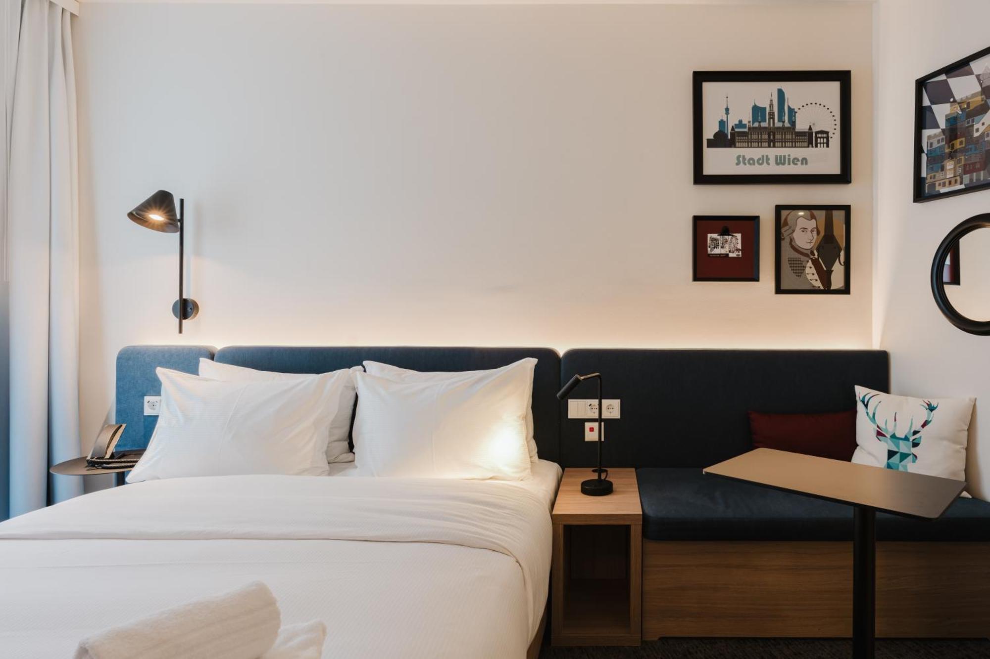 Hampton By Hilton West