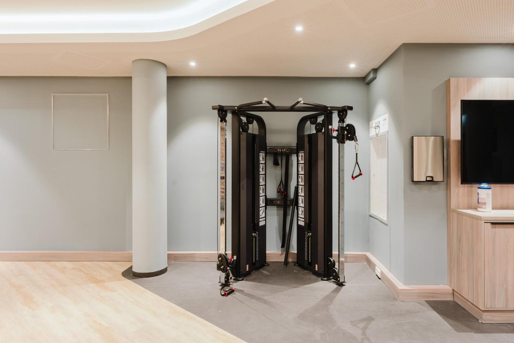 Hotel Hampton By Hilton West 3*