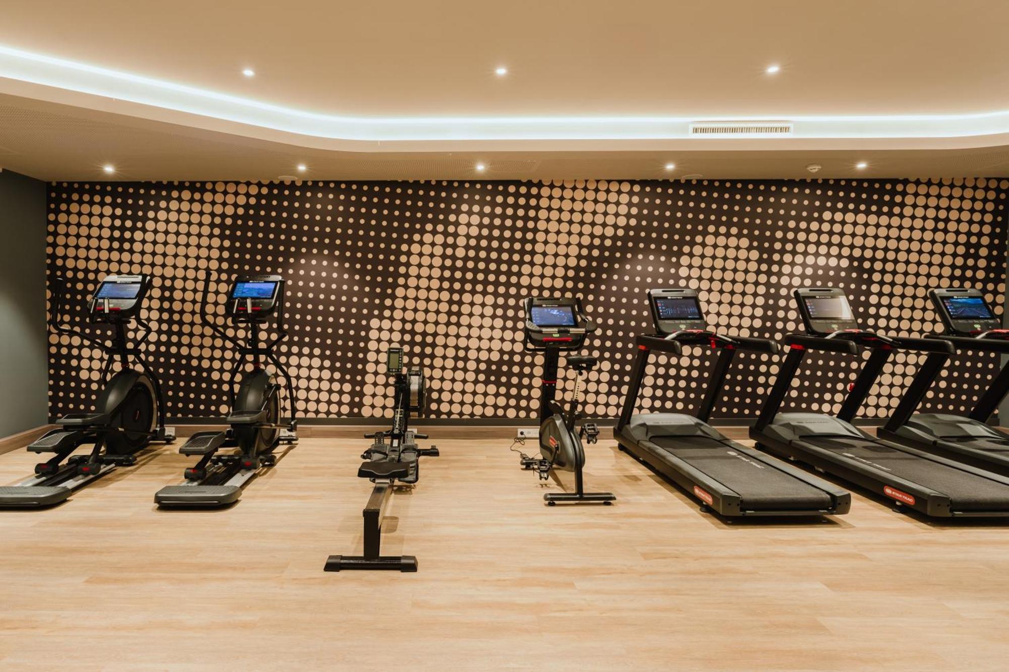 Hampton By Hilton West 3*
