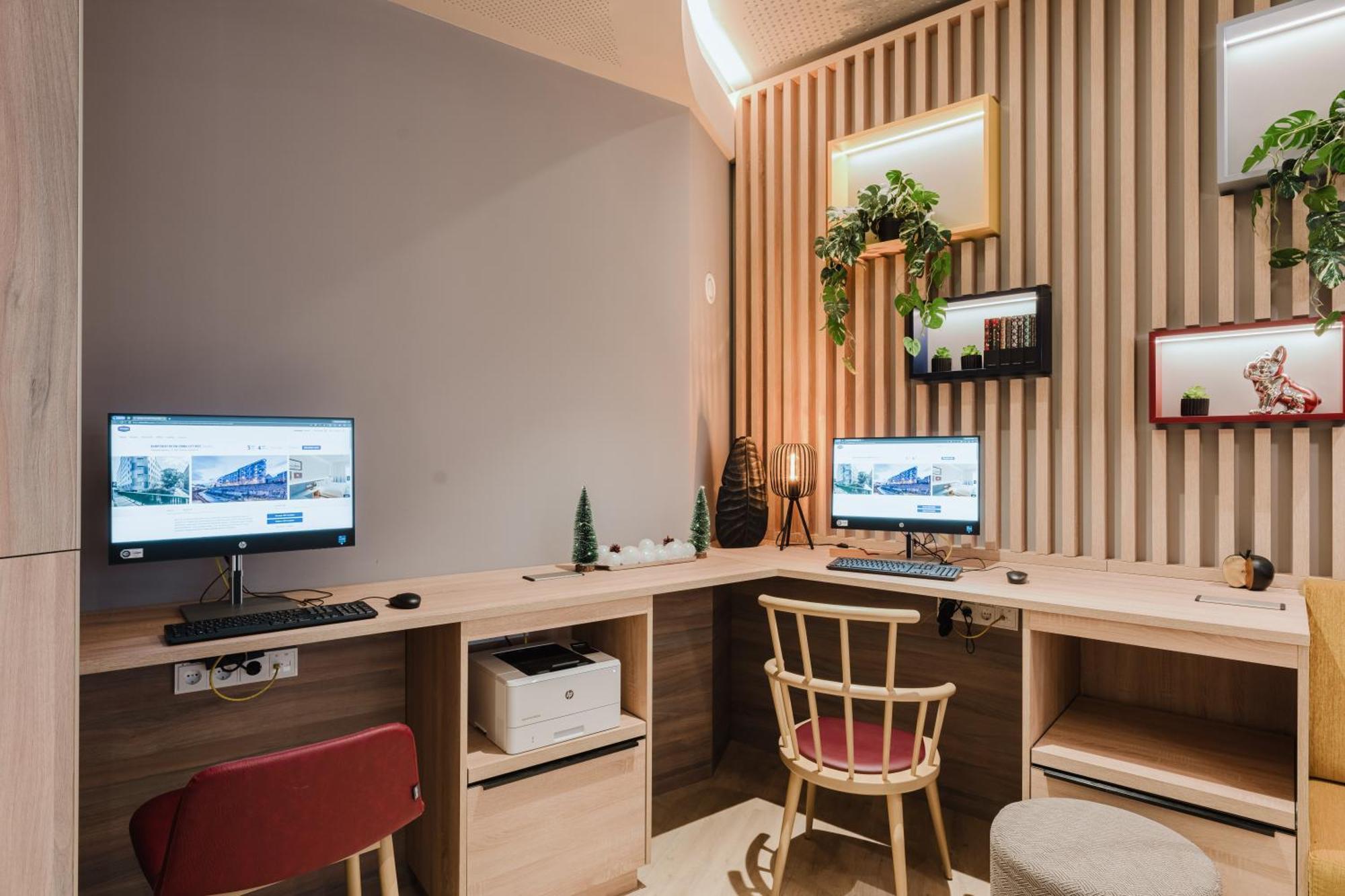 Hotel Hampton By Hilton West 3*