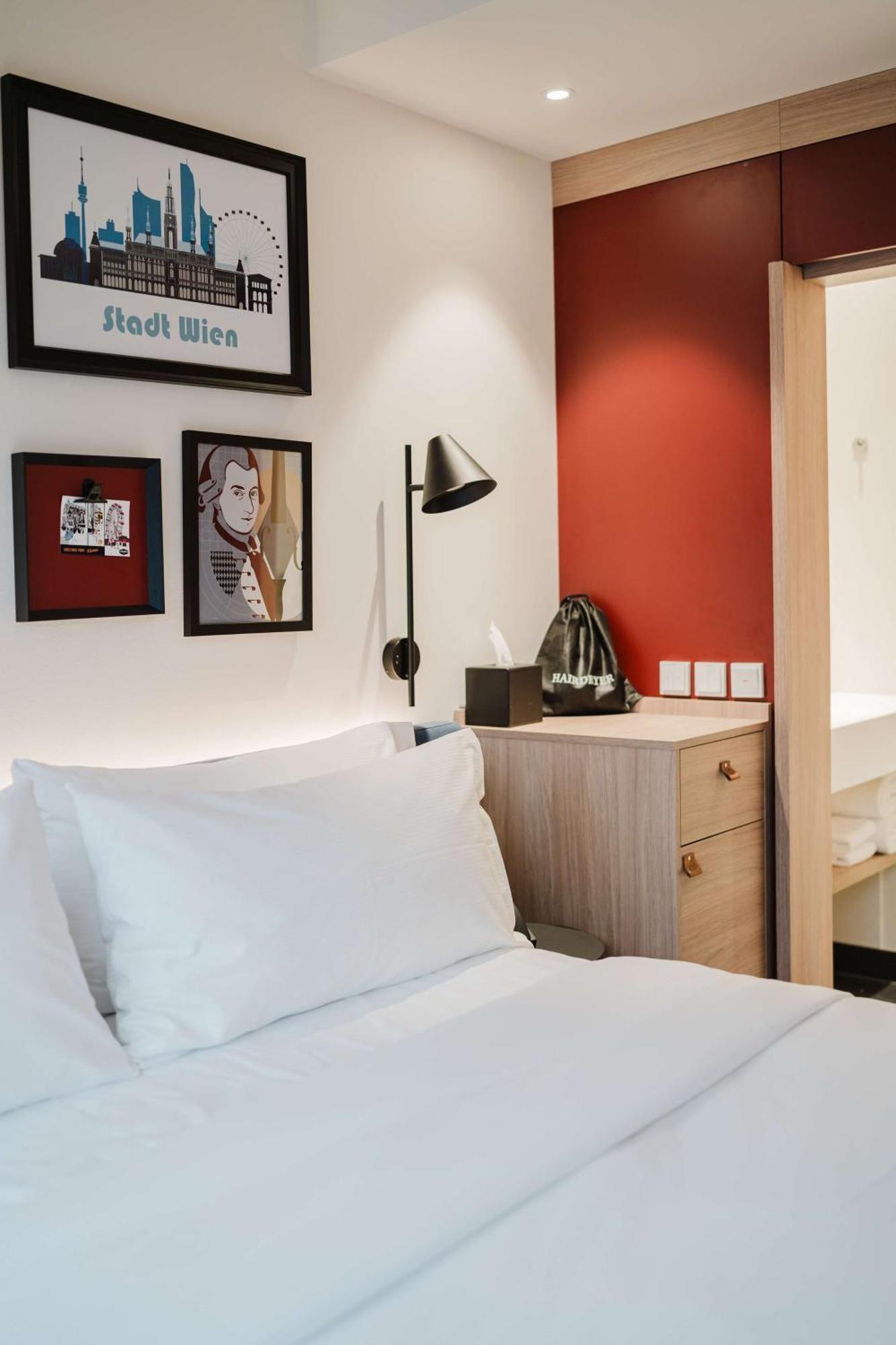 Hampton By Hilton West Hotel 3*