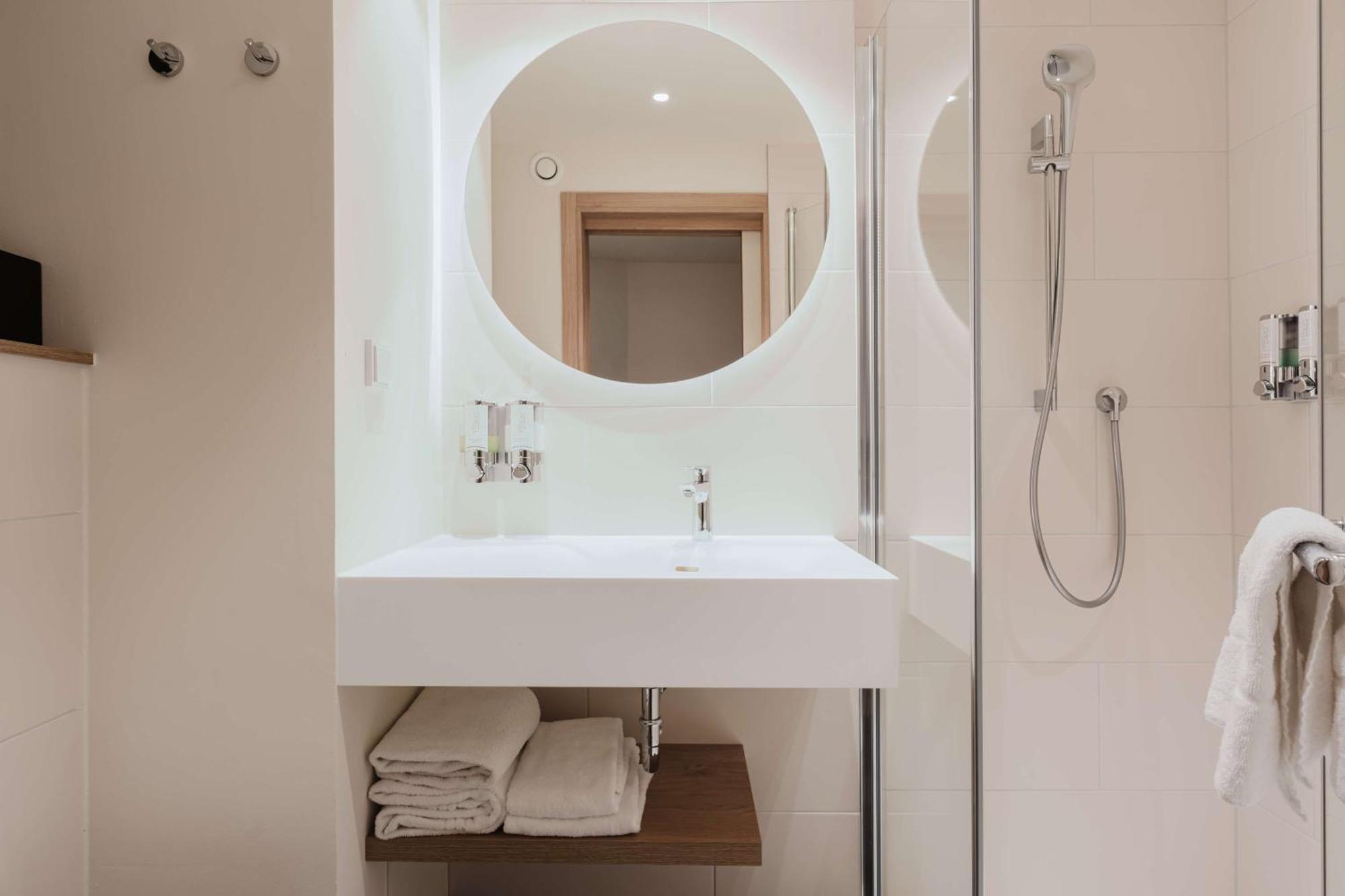 Hampton By Hilton West Viena