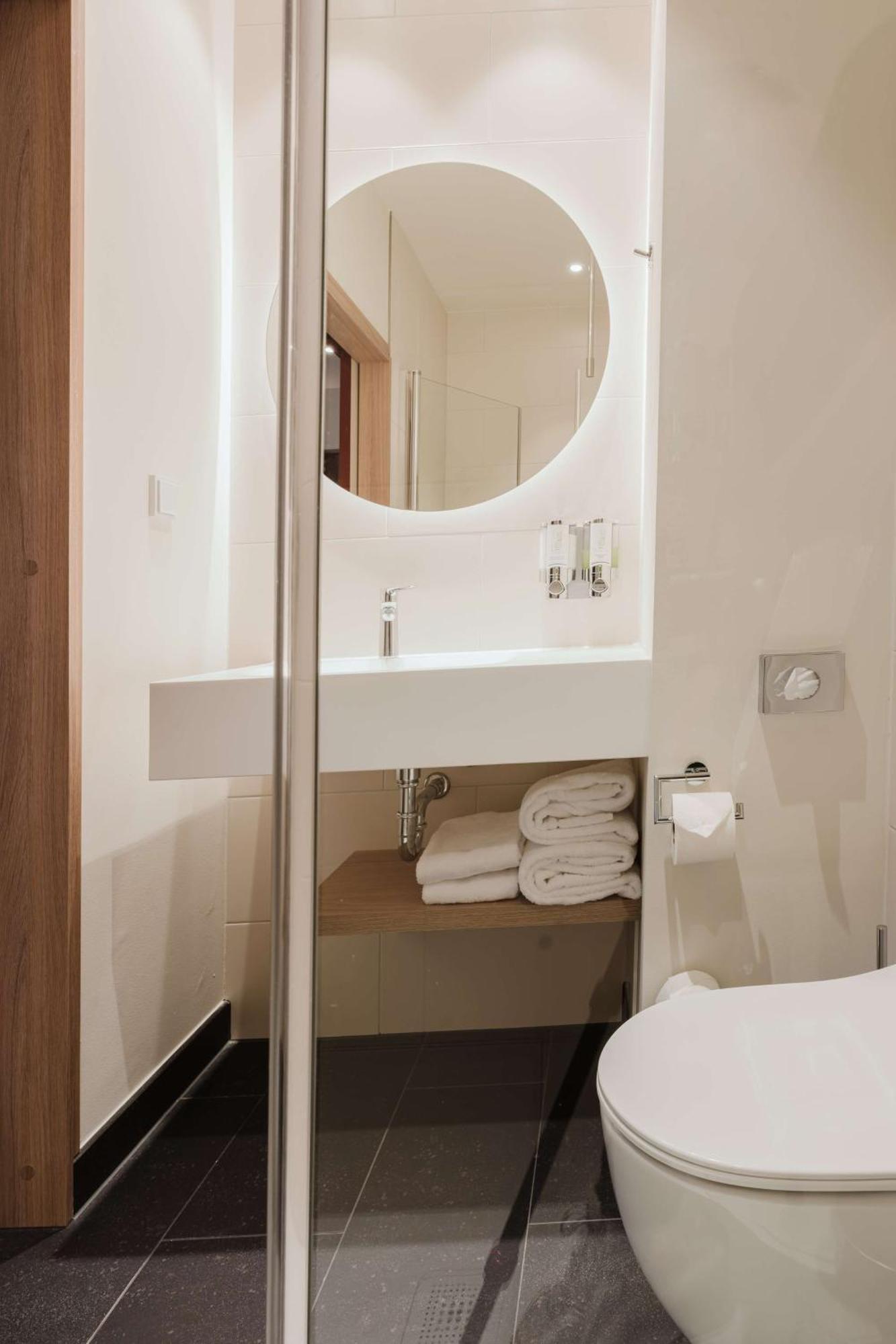 Hotel Hampton By Hilton West 3*