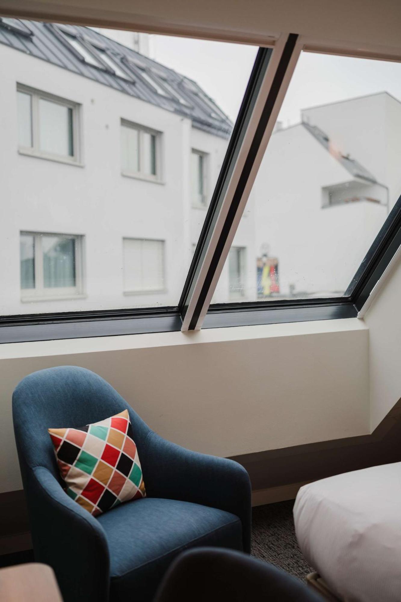 Hotel Hampton By Hilton West 3*