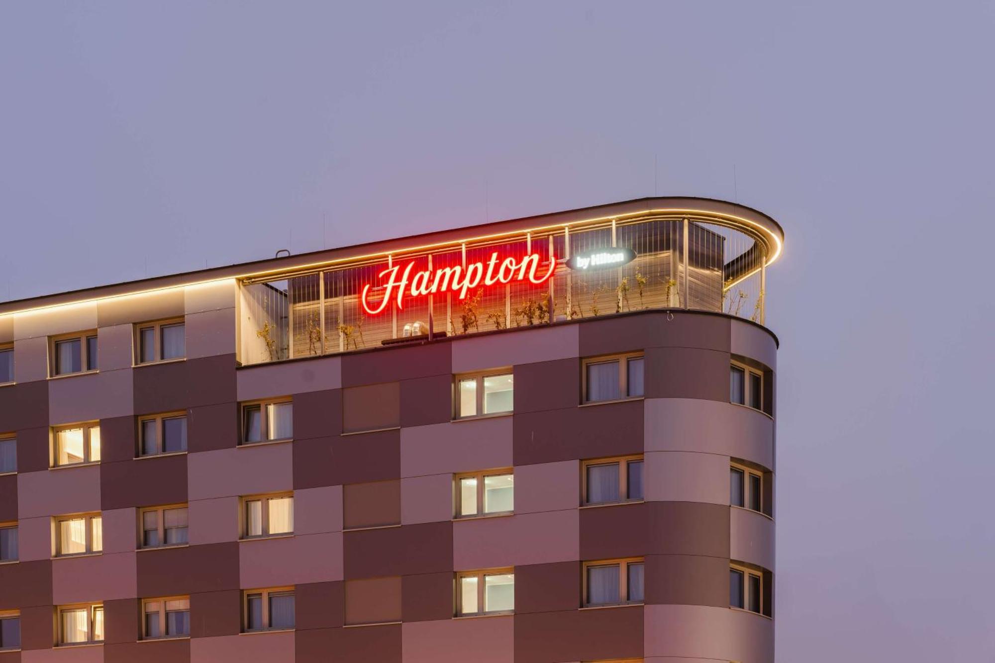 Hotel Hampton By Hilton West 3*