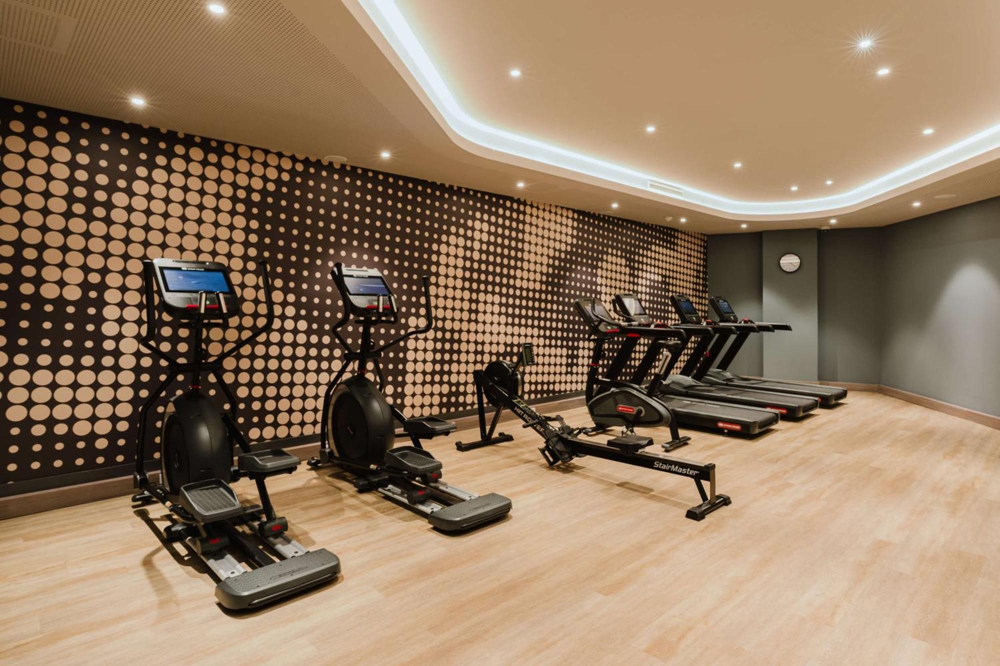 Hotel Hampton By Hilton West 3*