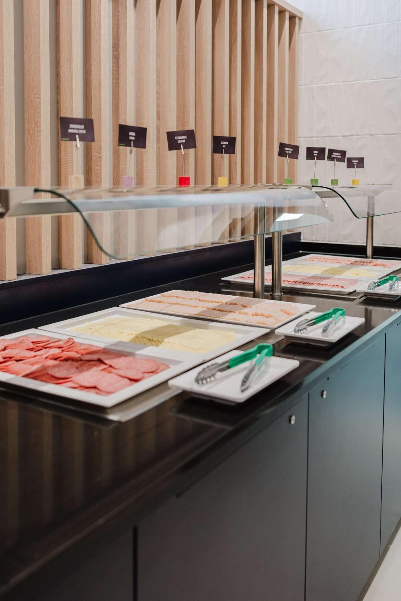 Hampton By Hilton West 3*
